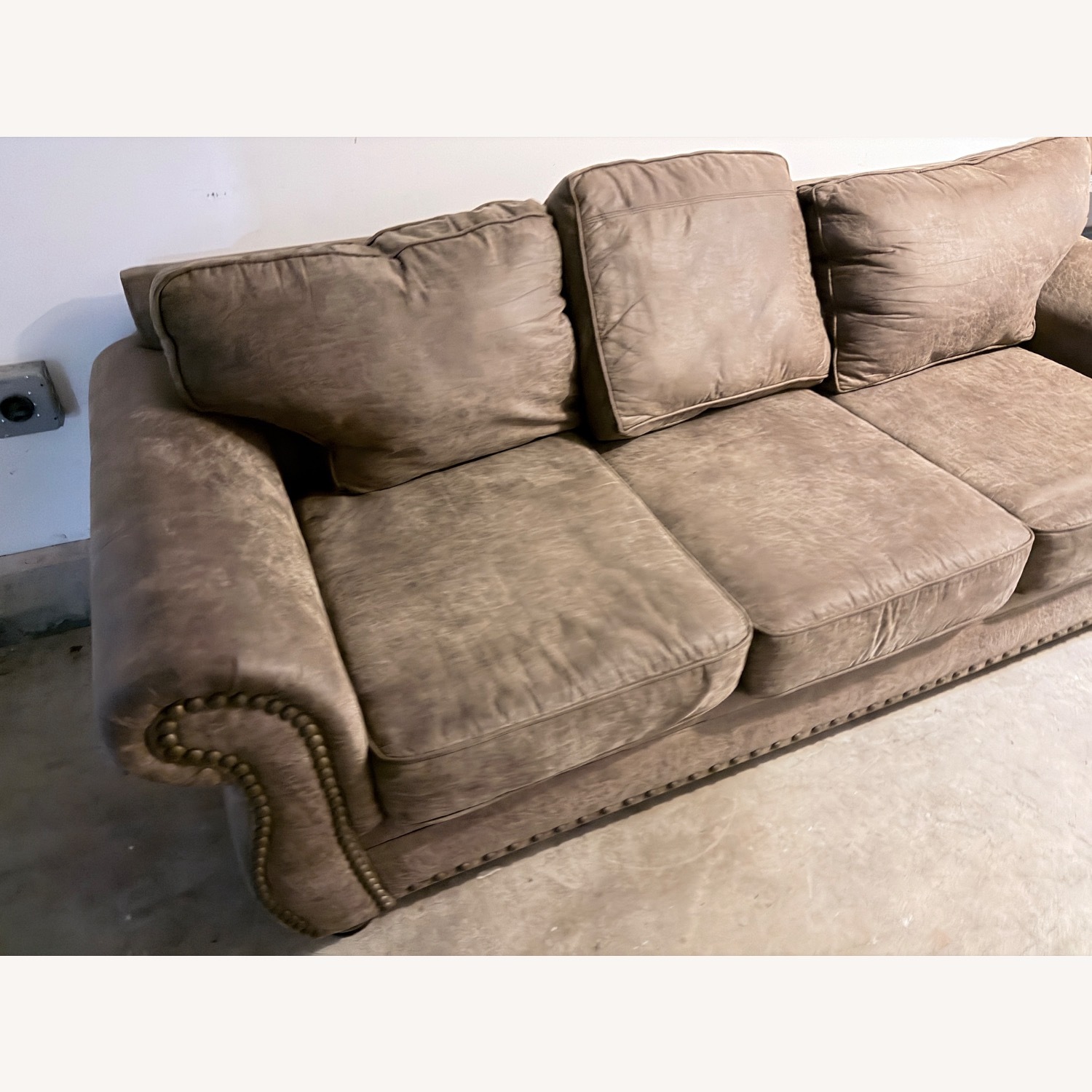 Raymour & Flanigan Light Brown 3+ Seater Sofa - image-3