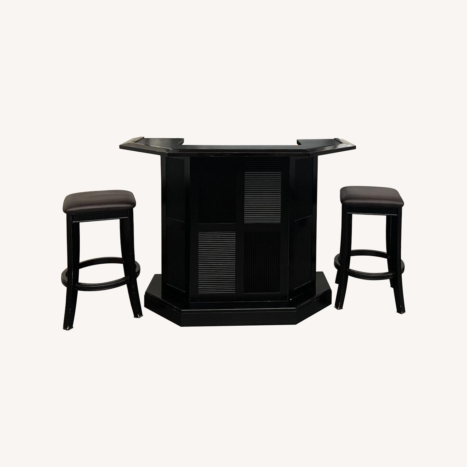 Real Wood Bar with Matching Stools - image-0