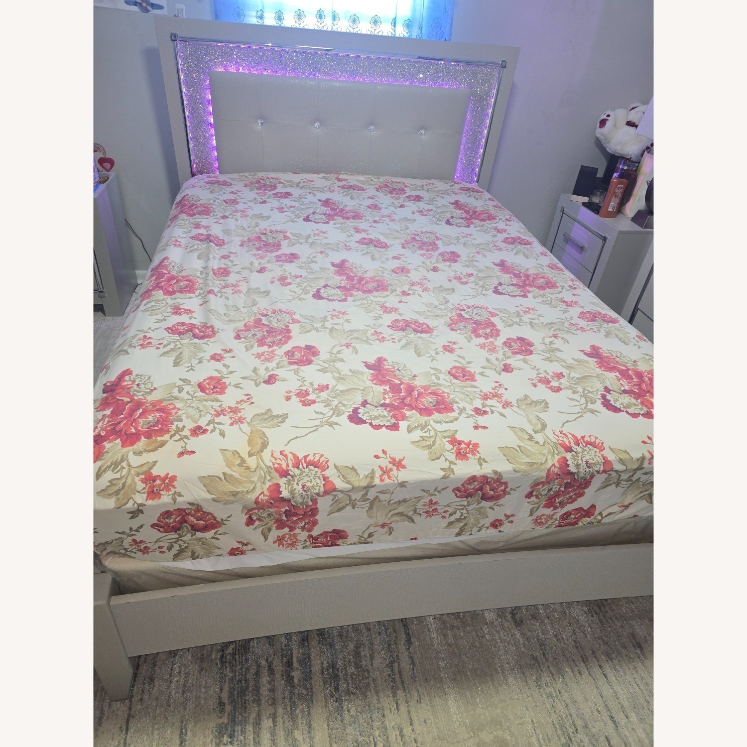 Light Gray Fabric Queen Bed - image-0