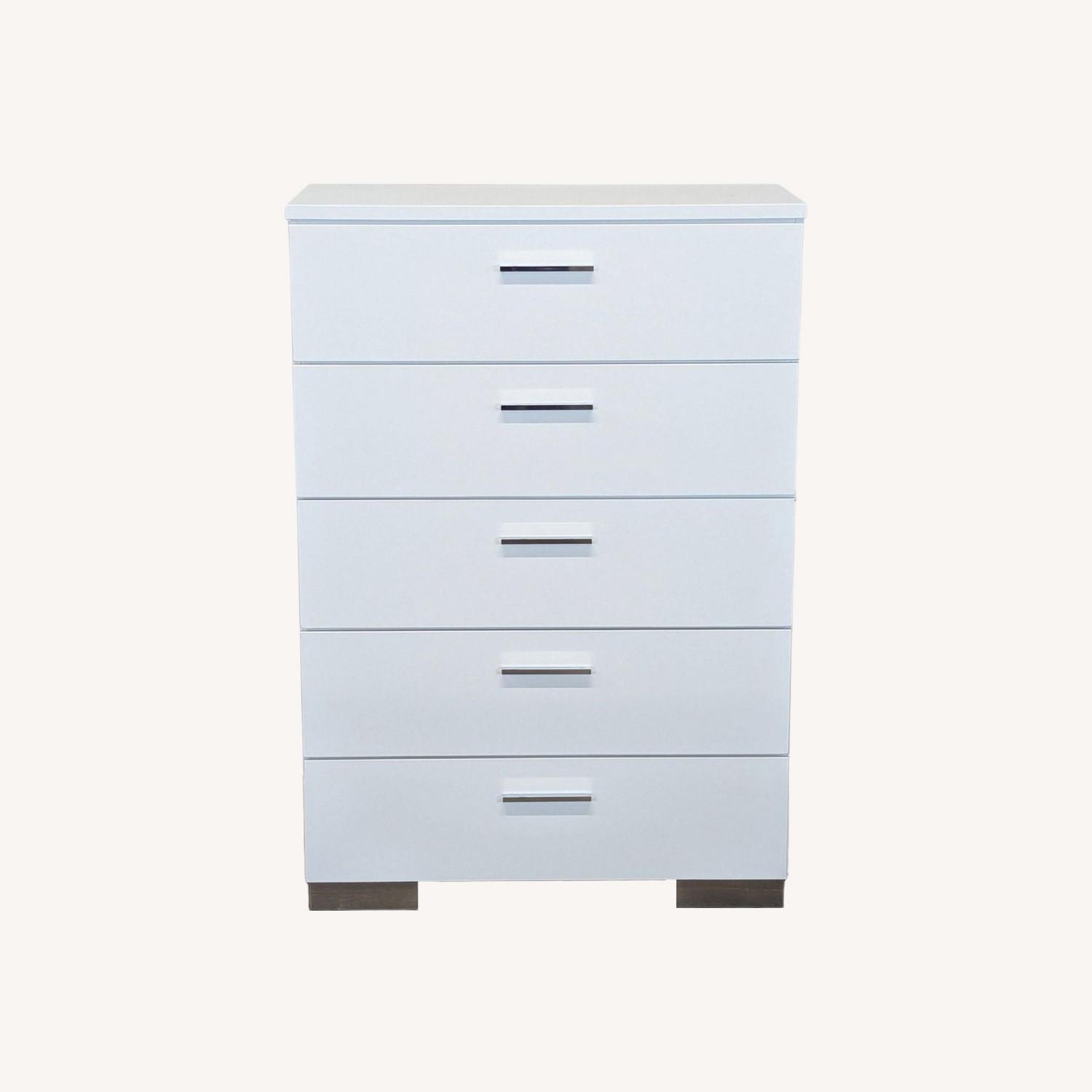 Coaster Felicity Modern 5-Drawer White Chest - image-0