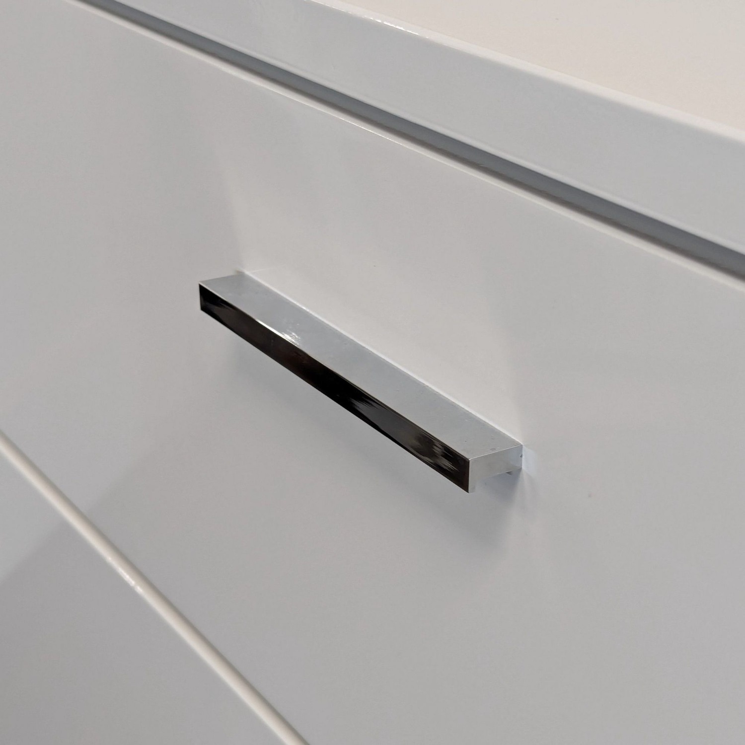 Coaster Felicity Modern 5-Drawer White Chest  - image-6