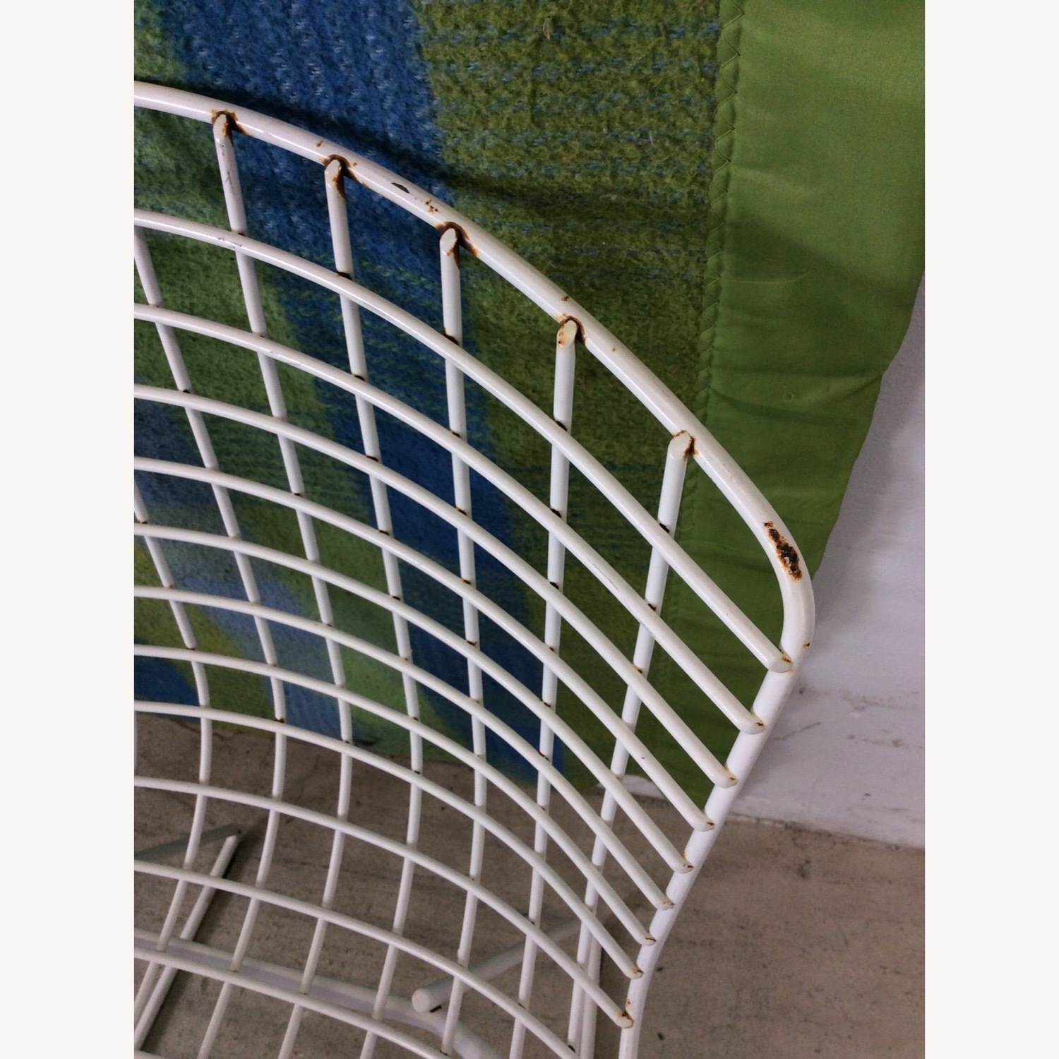 Set of 6 White Metal Chairs by Bertoia for Knoll - image-8