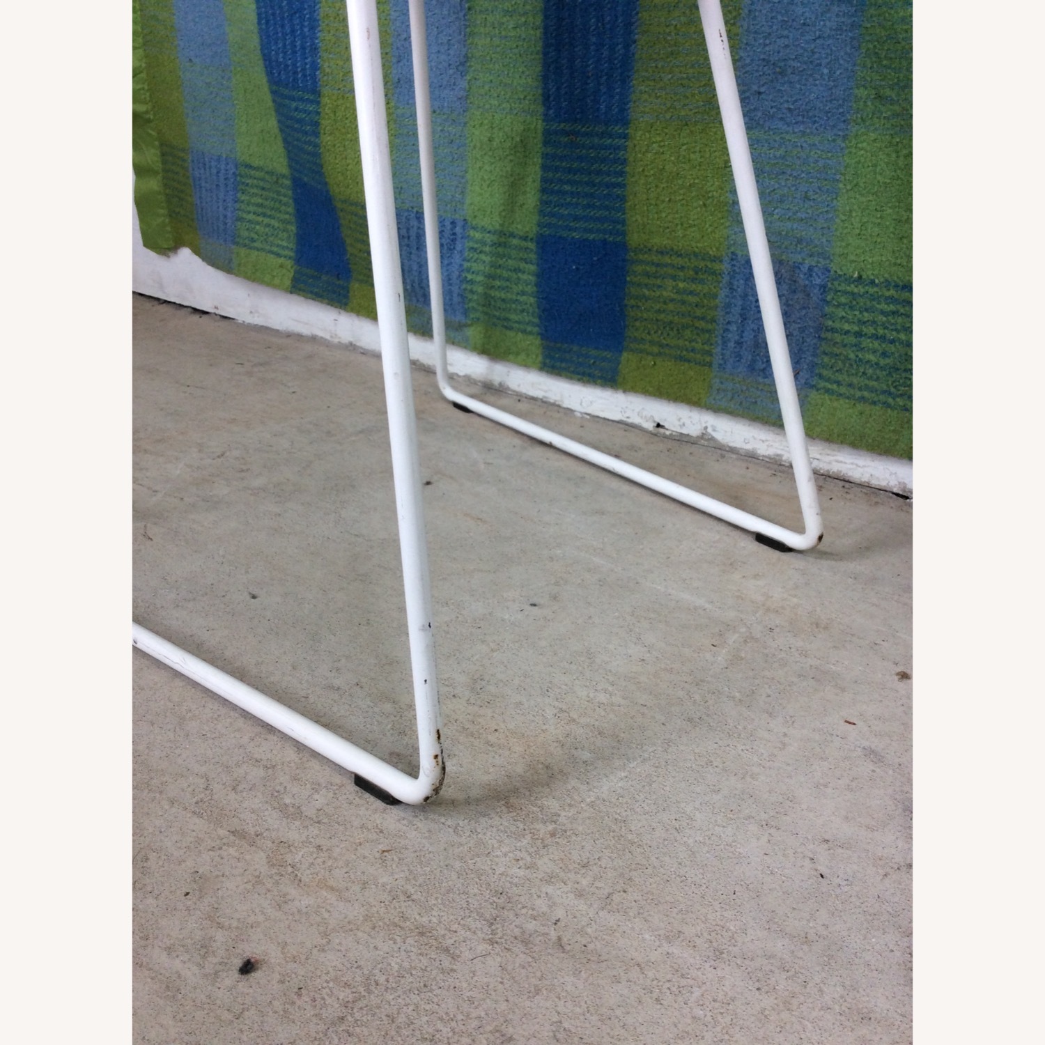 Set of 6 White Metal Chairs by Bertoia for Knoll - image-17