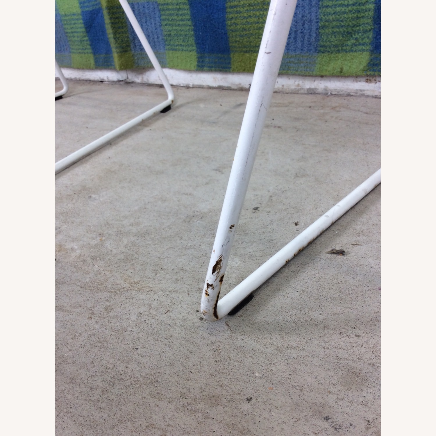 Set of 6 White Metal Chairs by Bertoia for Knoll - image-9