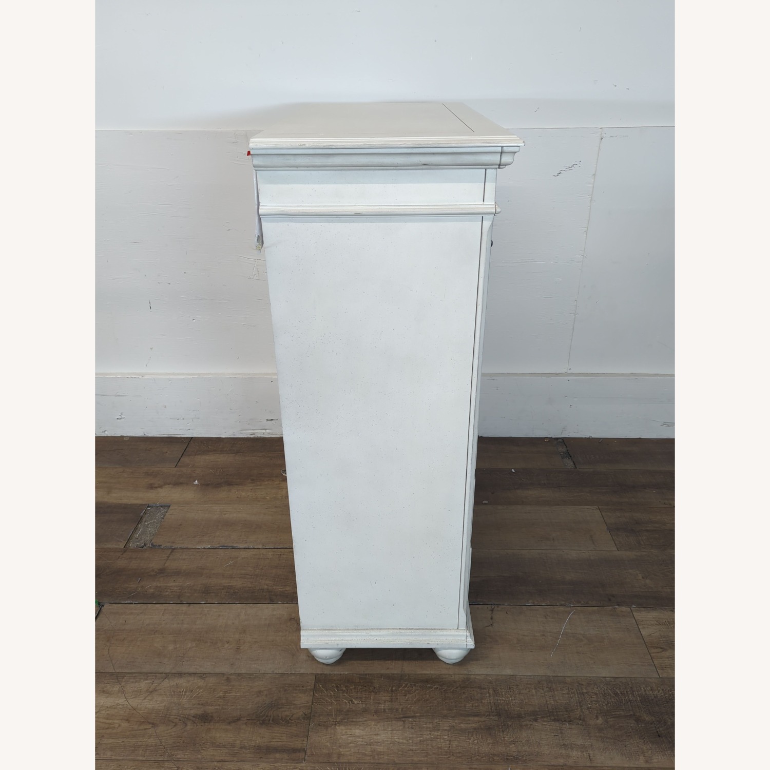 Ashley Furniture Kanwyn 7-Drawer Chest  - image-4