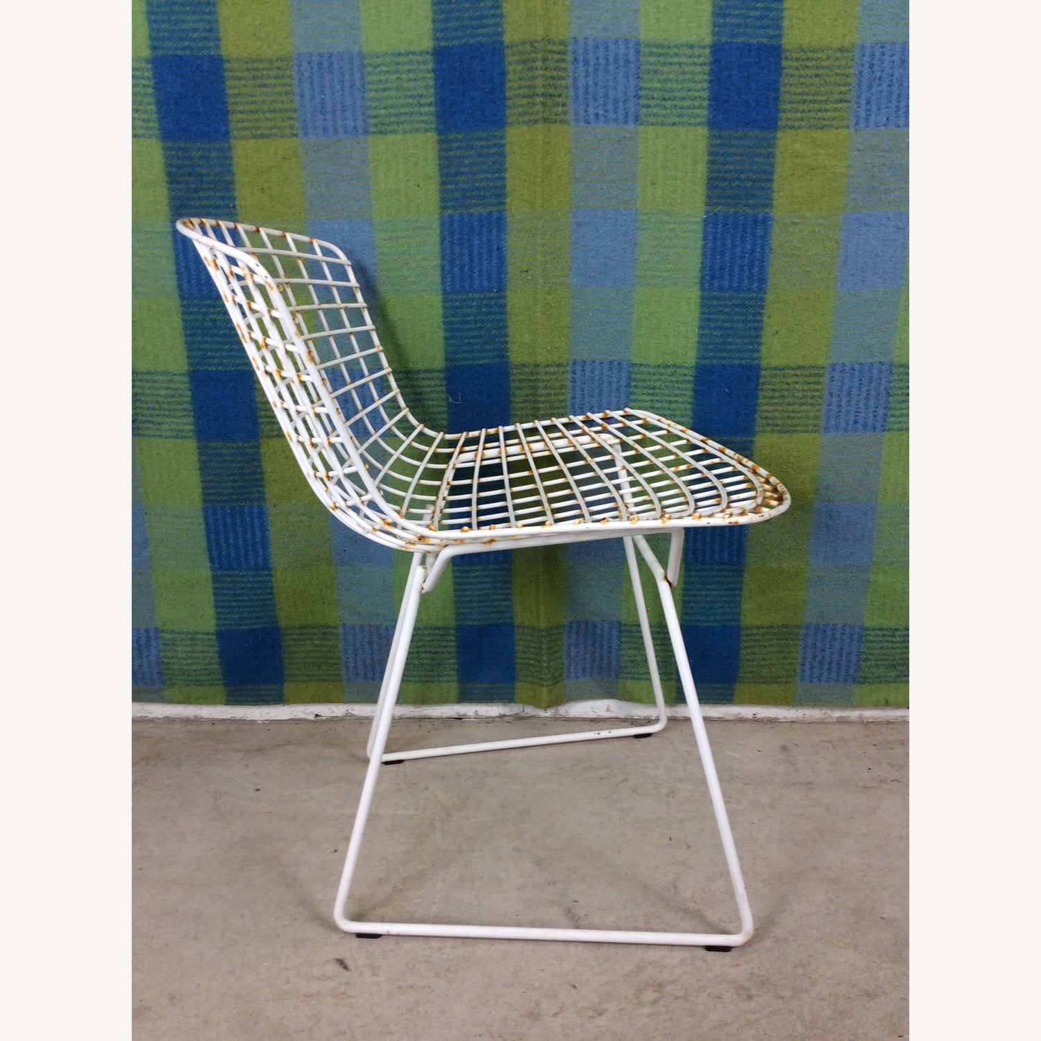 Single White Metal Chair by Bertoia for Knoll - image-10