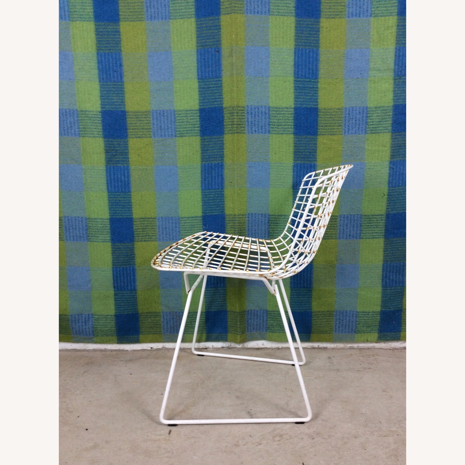 Single White Metal Chair by Bertoia for Knoll - image-4