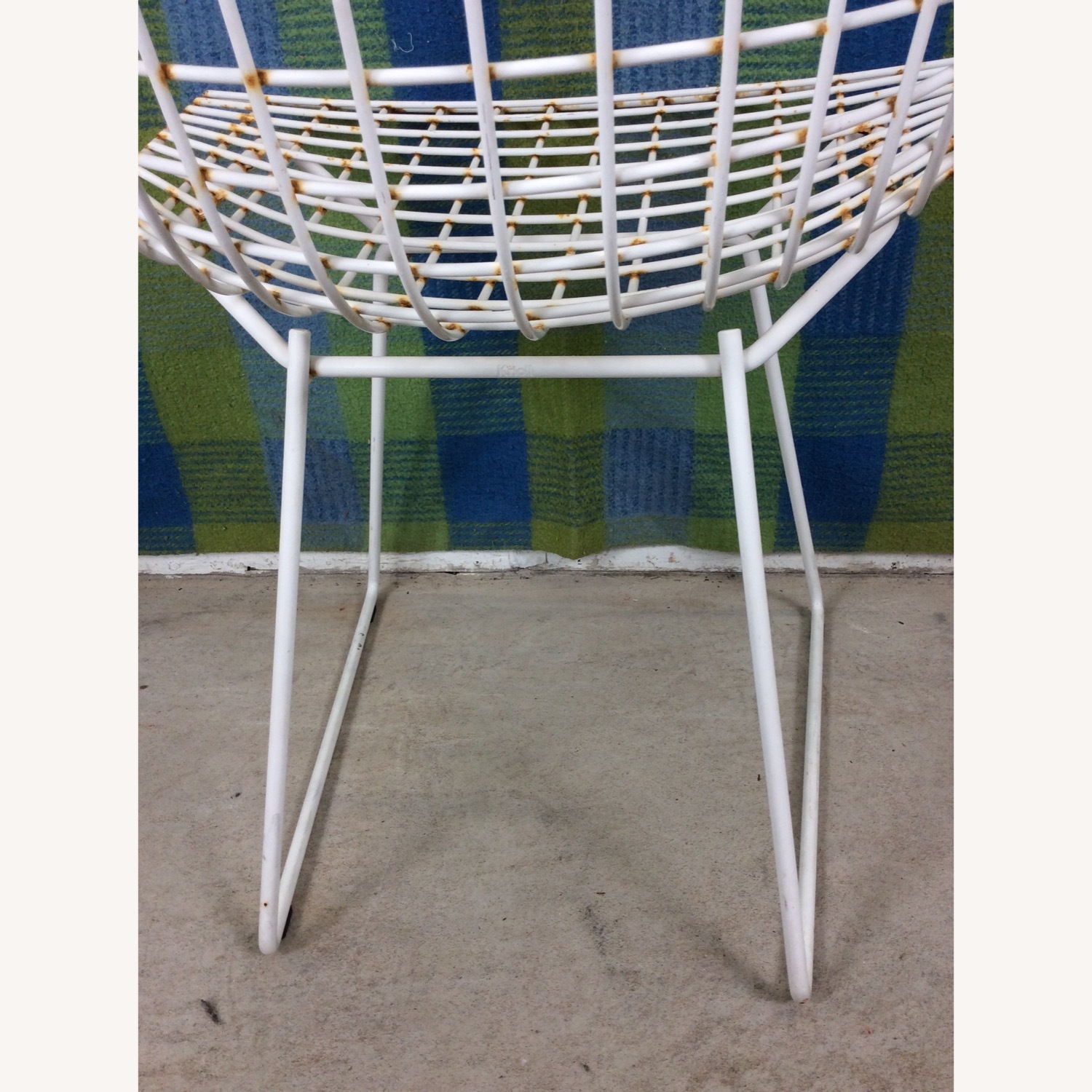 Single White Metal Chair by Bertoia for Knoll - image-8