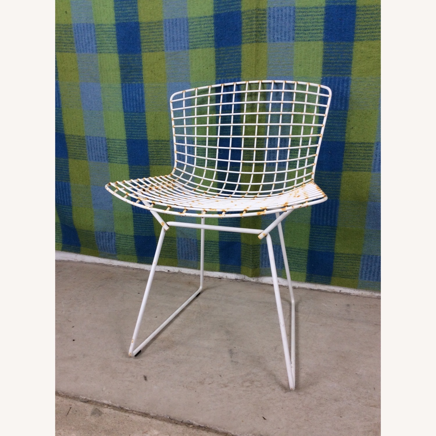 Single White Metal Chair by Bertoia for Knoll - image-2