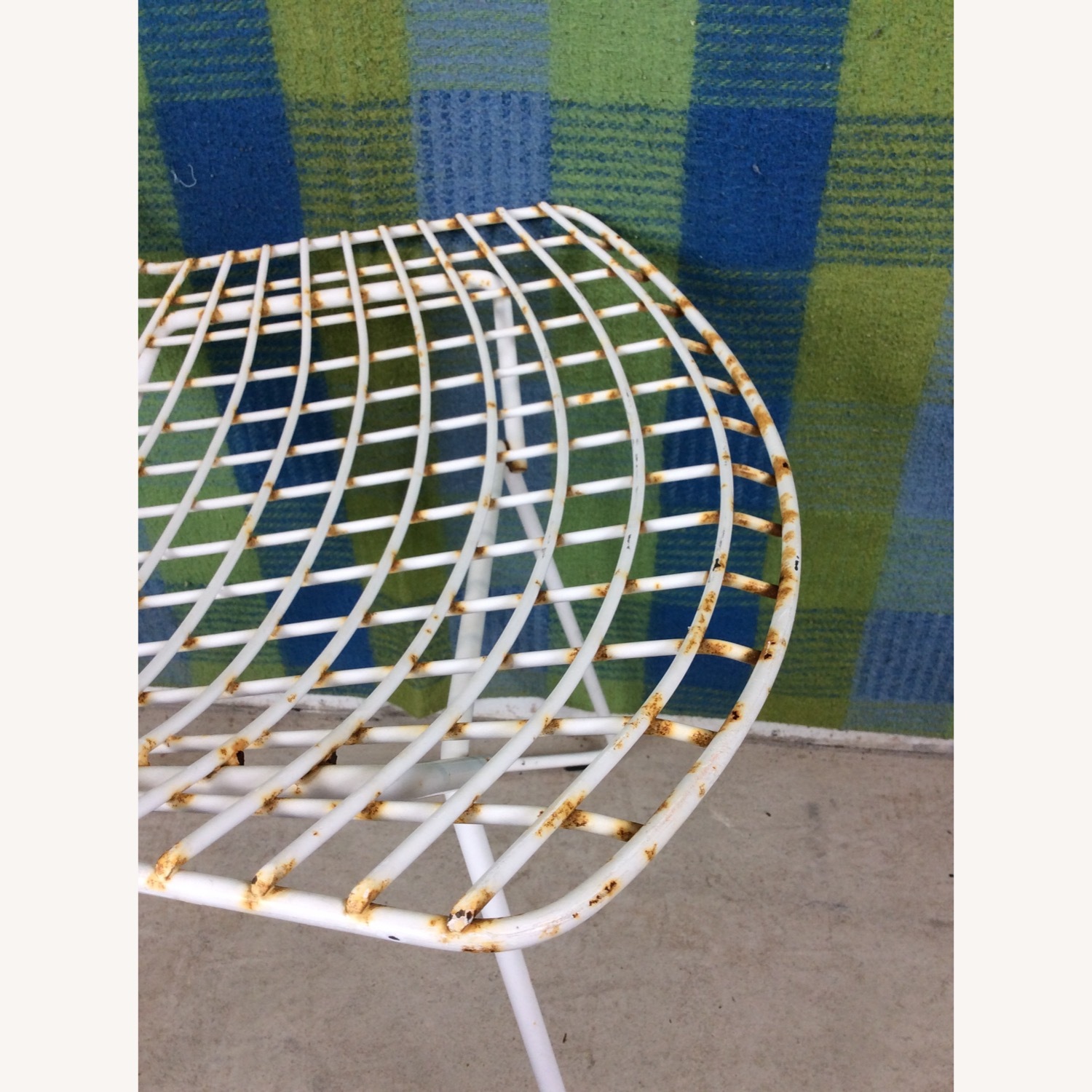 Single White Metal Chair by Bertoia for Knoll - image-11