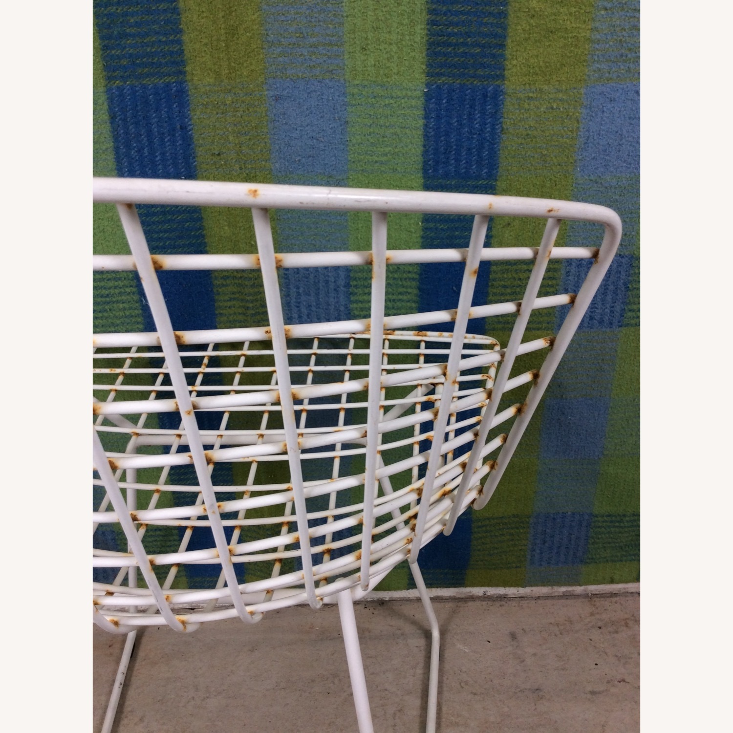 Single White Metal Chair by Bertoia for Knoll - image-9