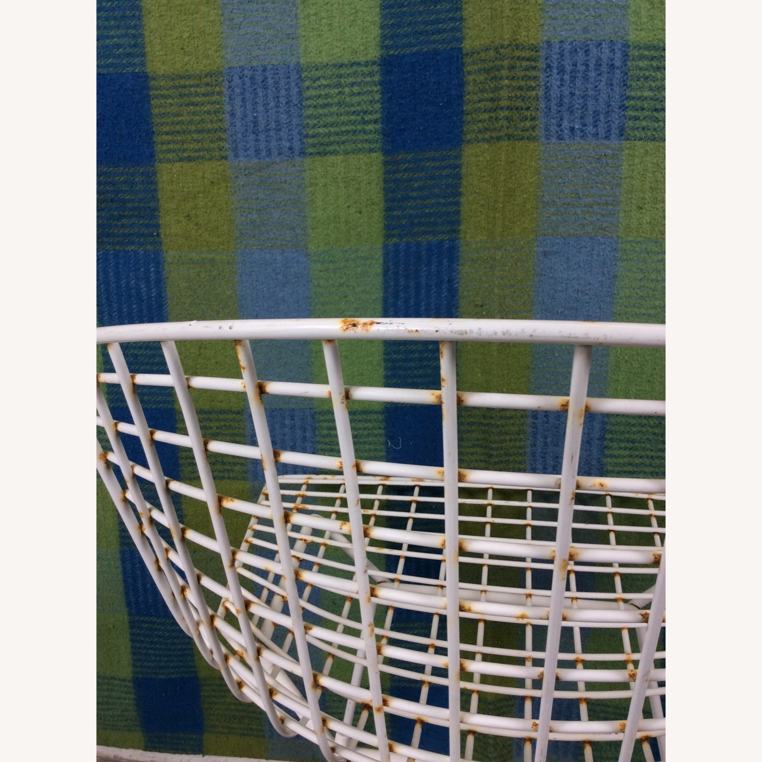 Single White Metal Chair by Bertoia for Knoll - image-7