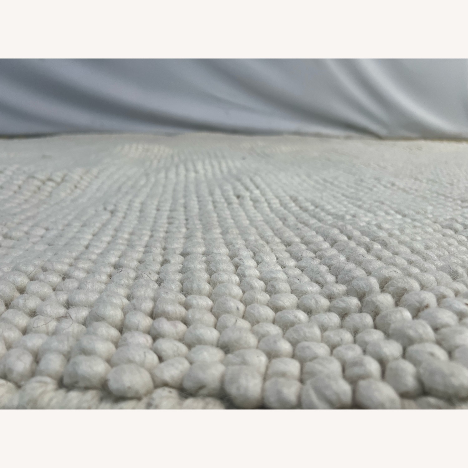 Safavieh Natura 287 Flatweave Round Rug in Beige - image-3