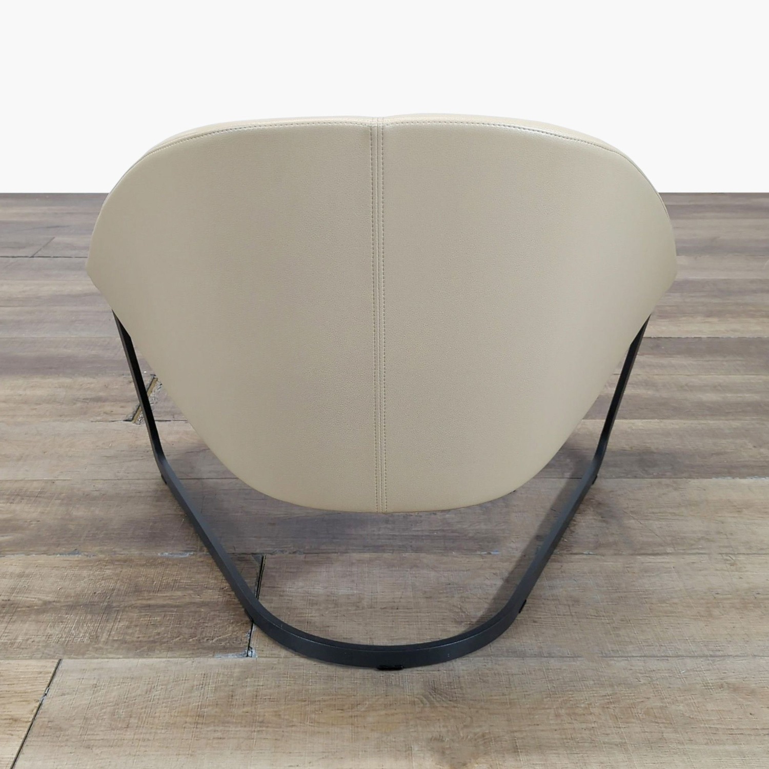 Arper Colina M Chair with Sled Base - image-3