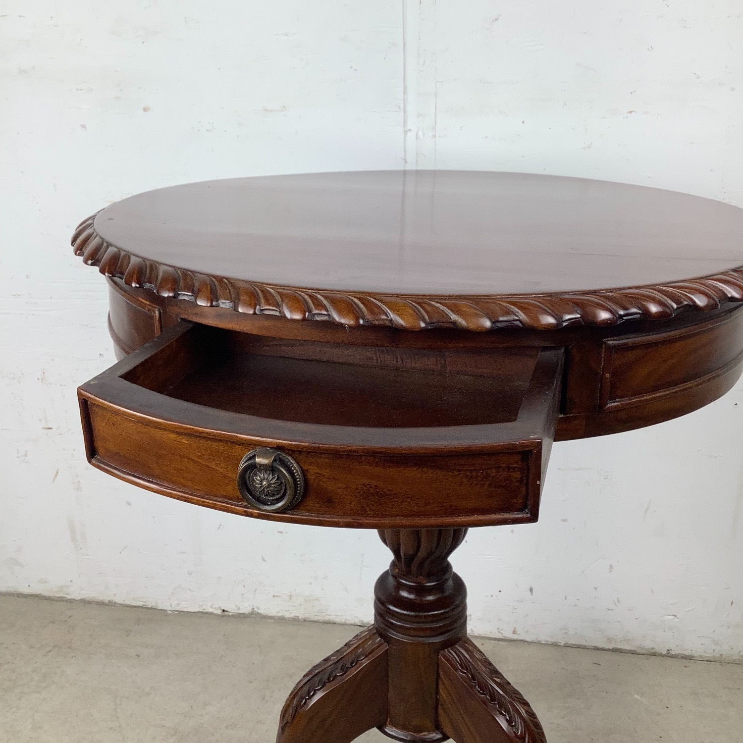 Traditional Round Pedestal Side Table - image-5