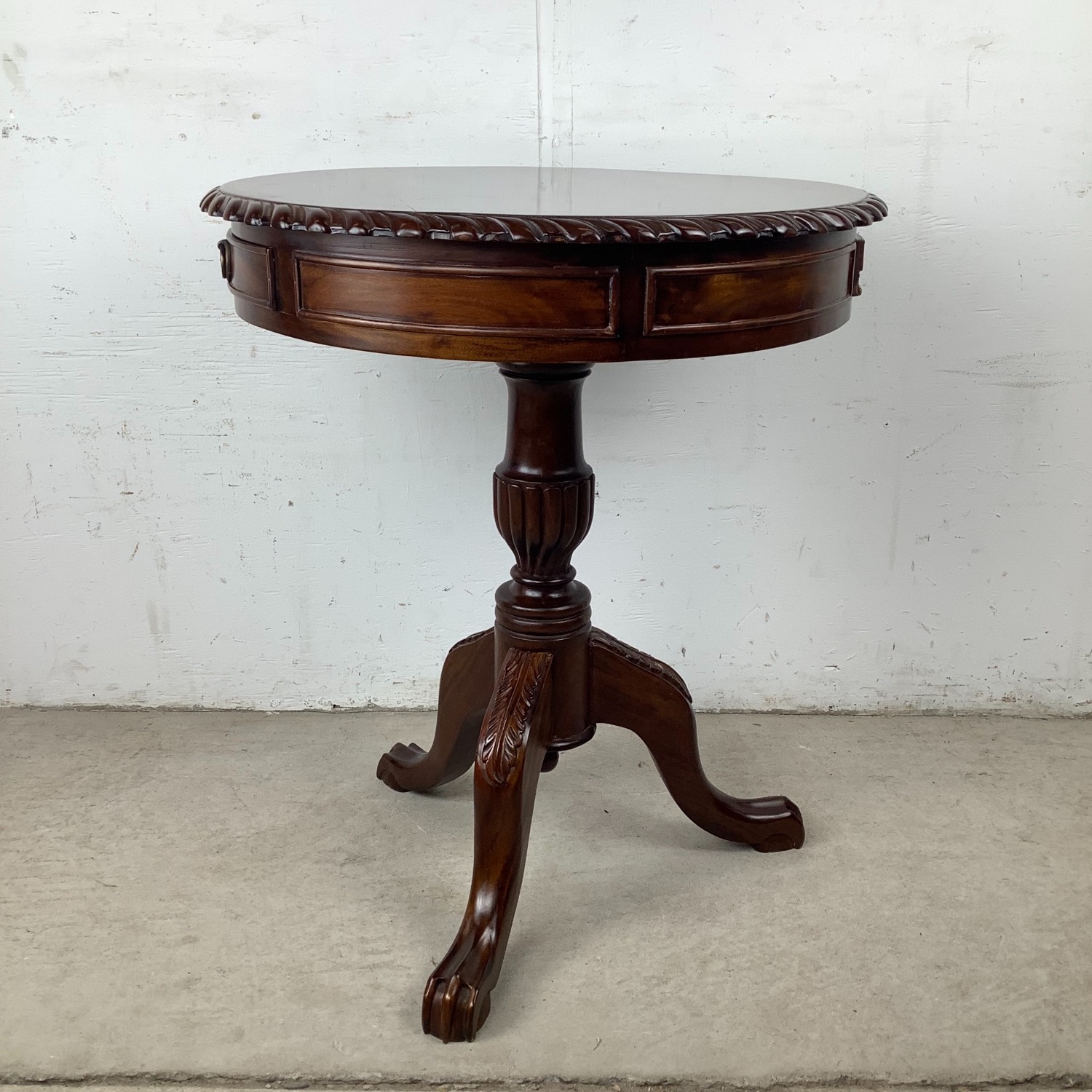 Traditional Round Pedestal Side Table - image-7