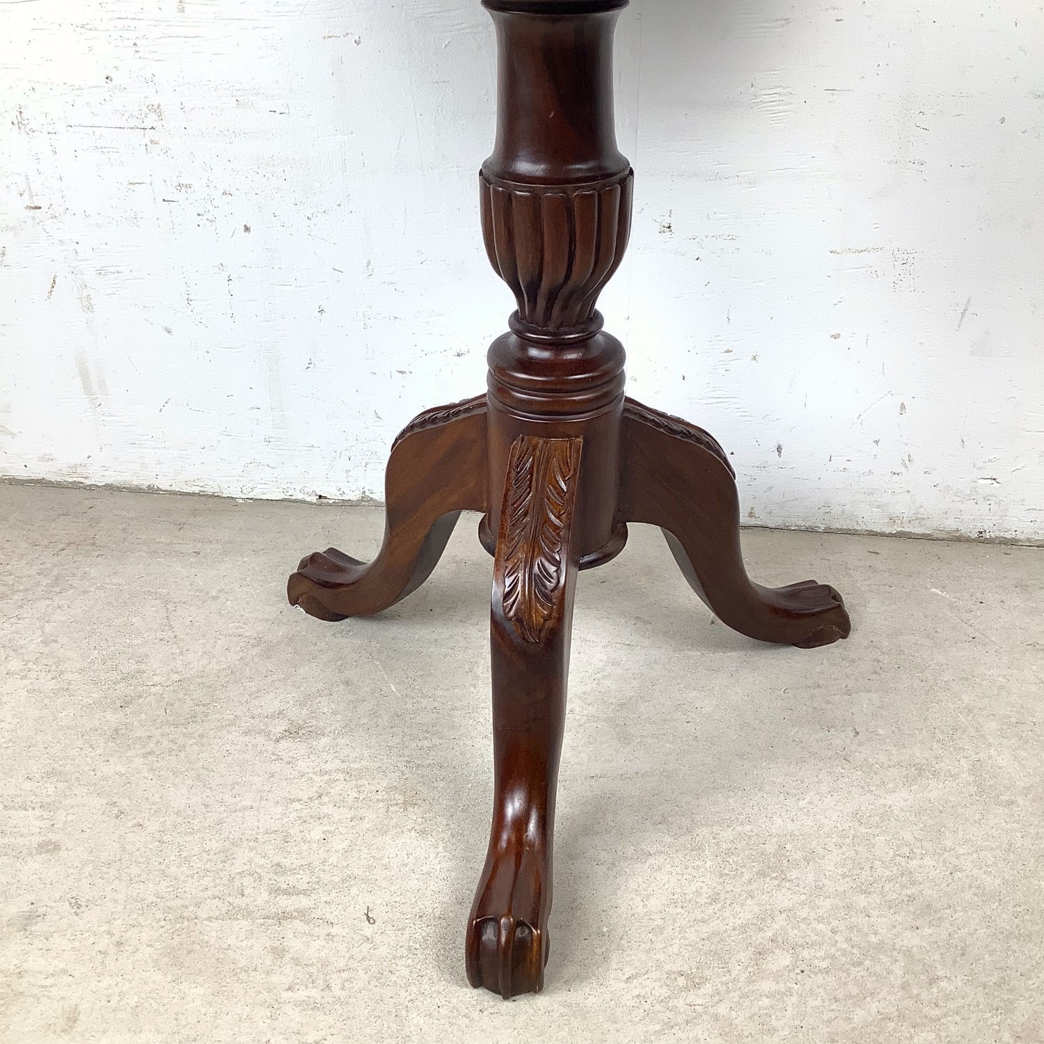 Traditional Round Pedestal Side Table - image-15