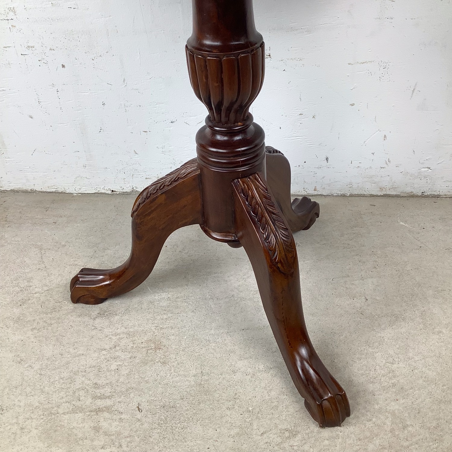 Traditional Round Pedestal Side Table - image-10