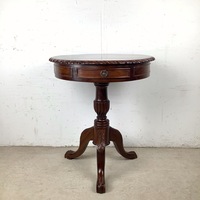 Traditional Round Pedestal Side Table