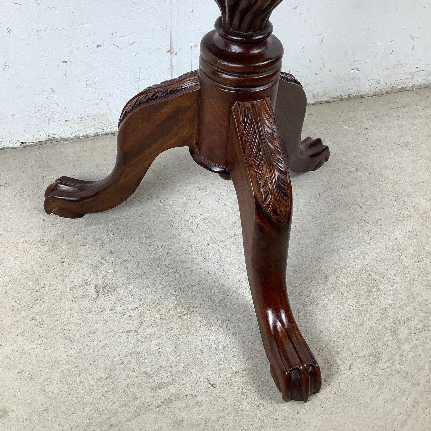 Traditional Round Pedestal Side Table - image-16