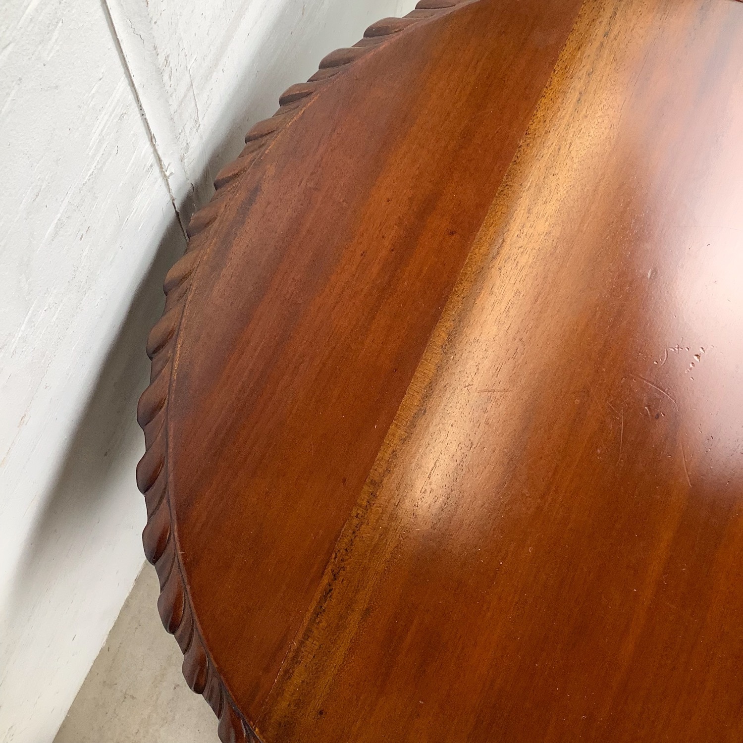 Traditional Round Pedestal Side Table - image-11