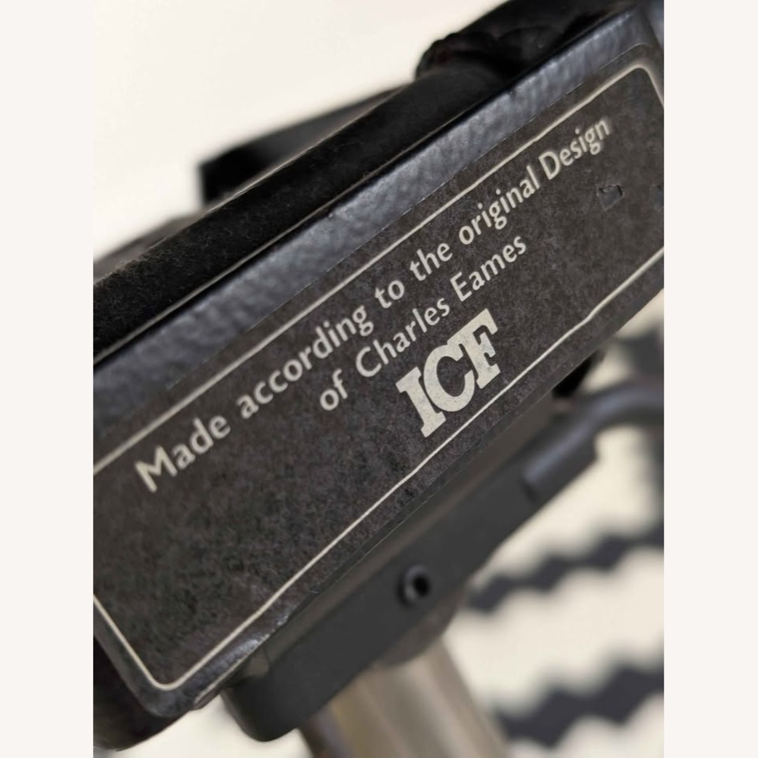 Charles Eames Aluminum Group EA117 Chair ICF - image-9