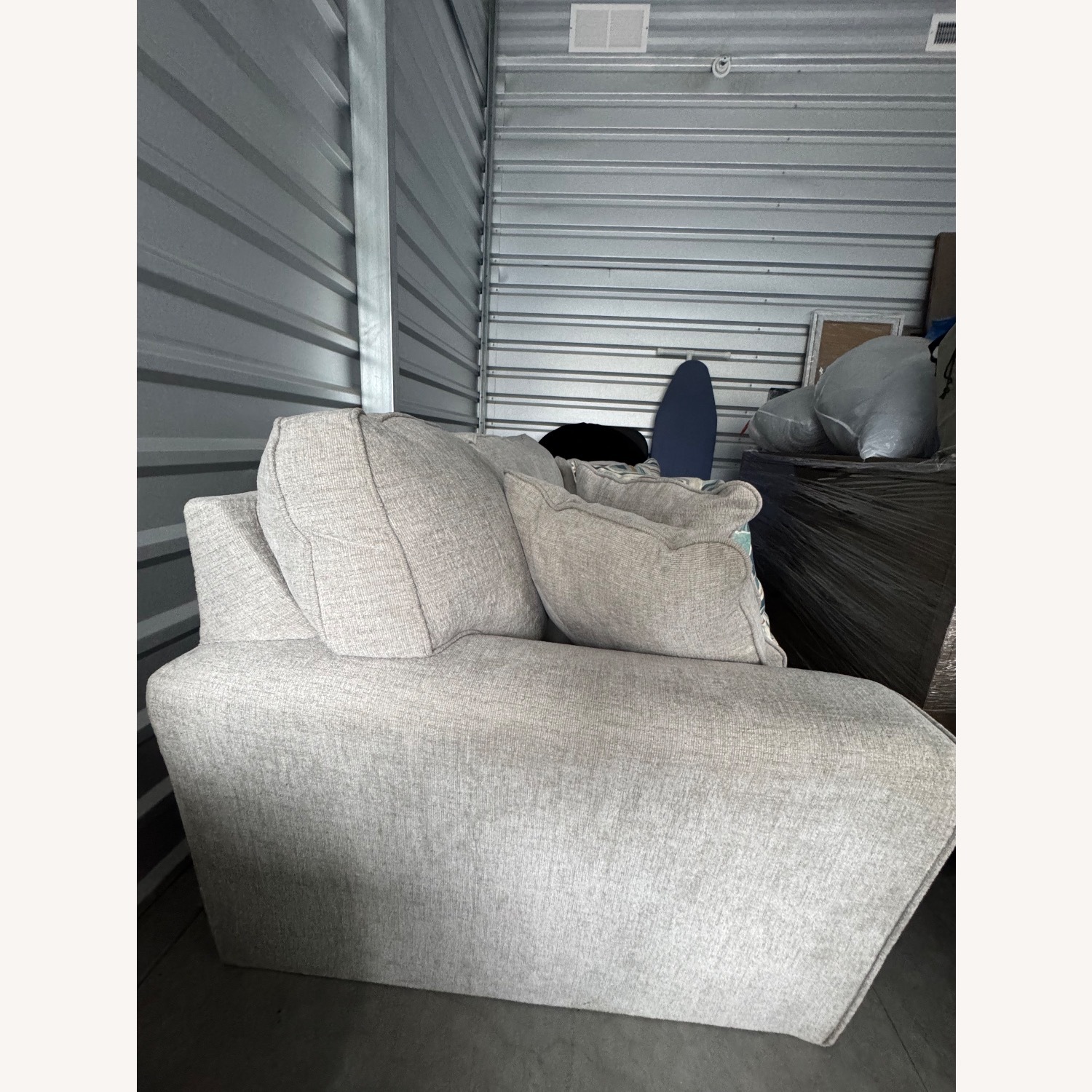 Ashley Furniture Cashton Sofa - image-5