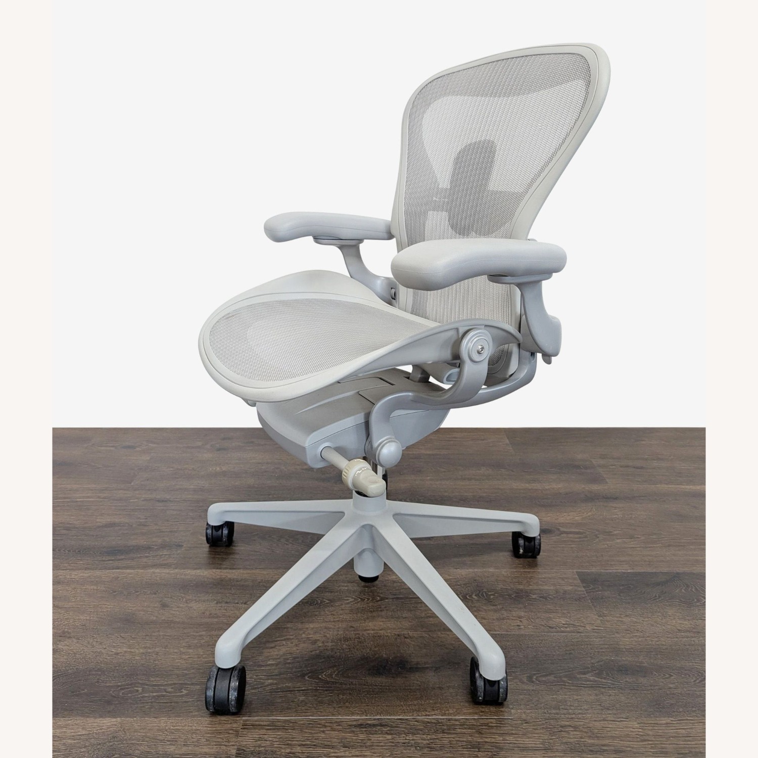 Herman Miller Aeron Chair Size A in Mineral - image-2