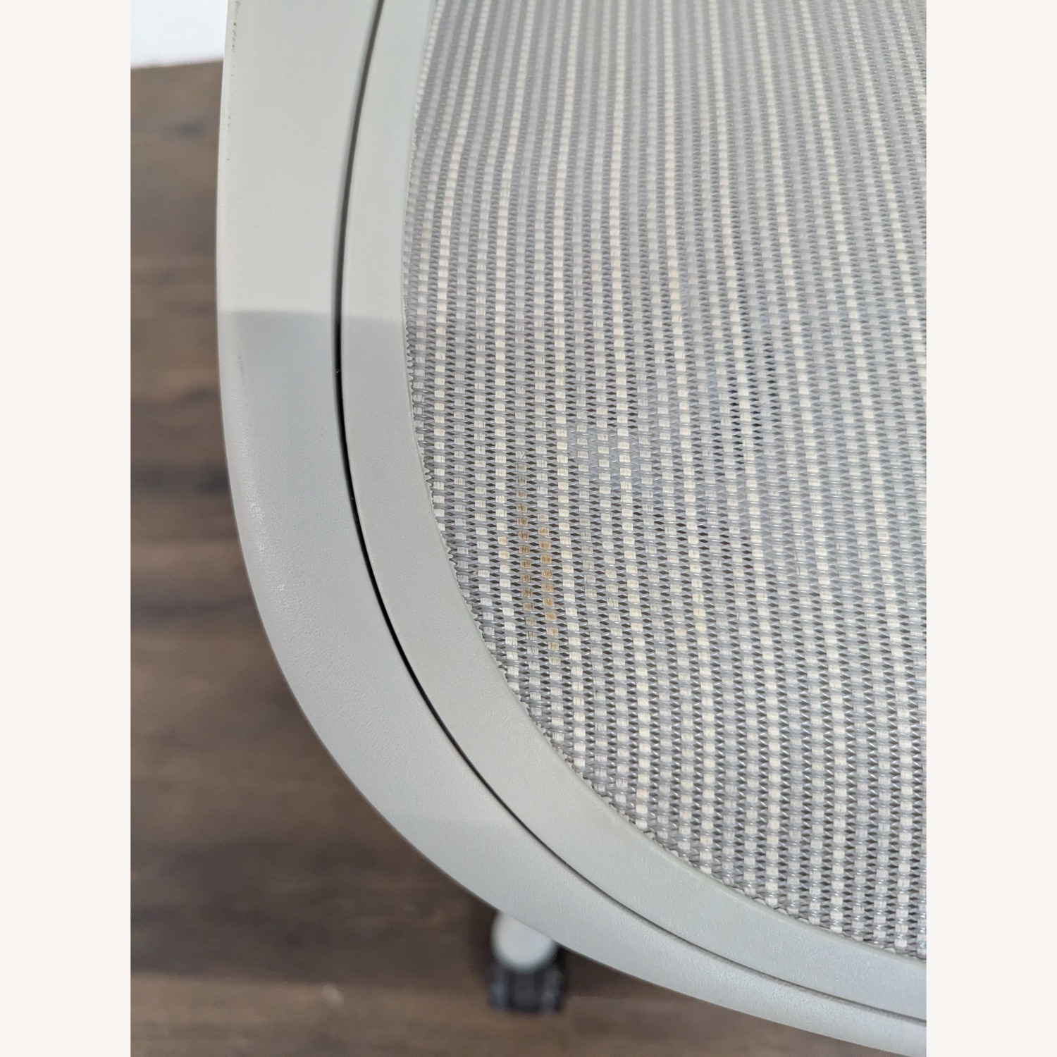 Herman Miller Aeron Chair Size A in Mineral - image-8