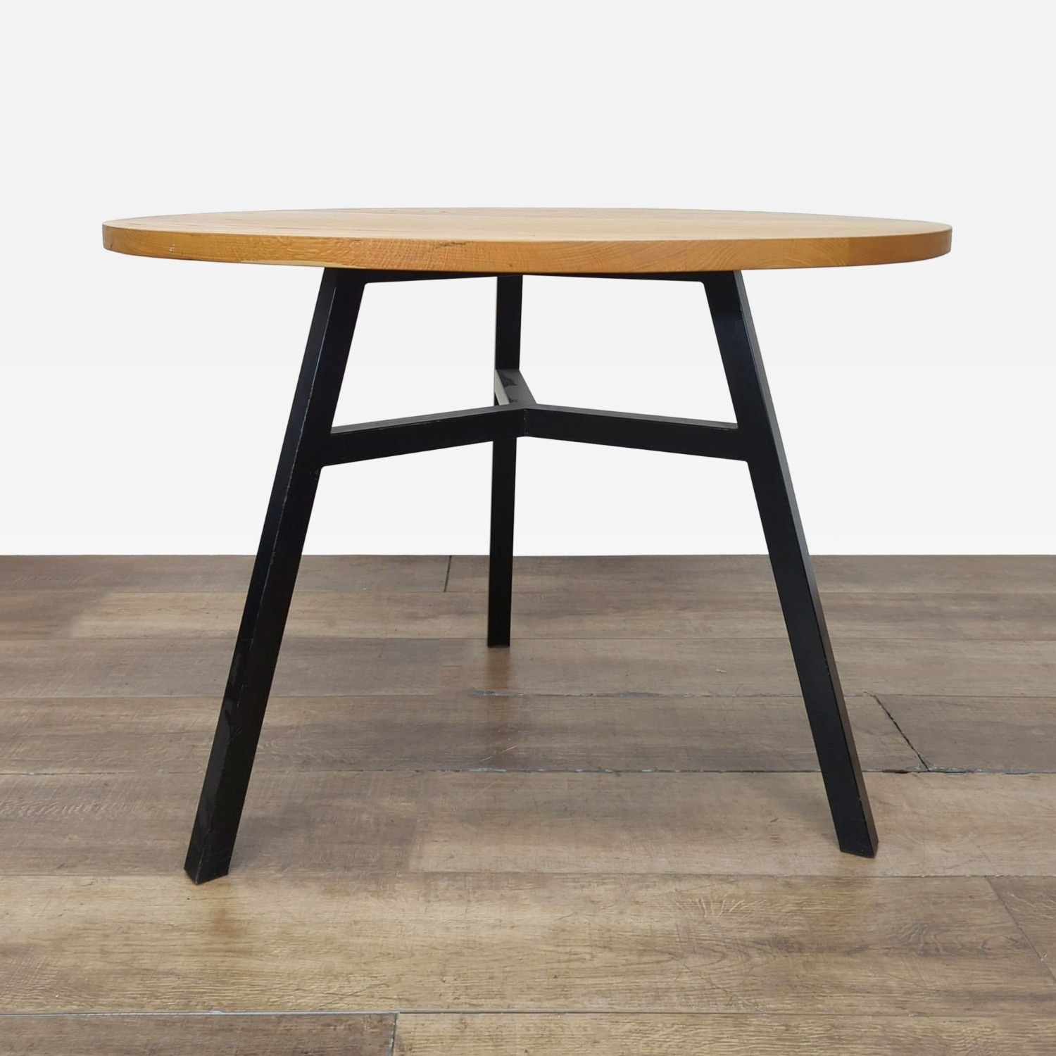 OHIO Furniture Dining Table - image-2