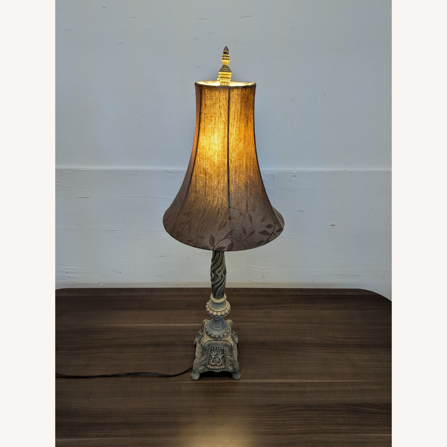 Vintage Style Table Lamp with Ornate Base	 - image-5