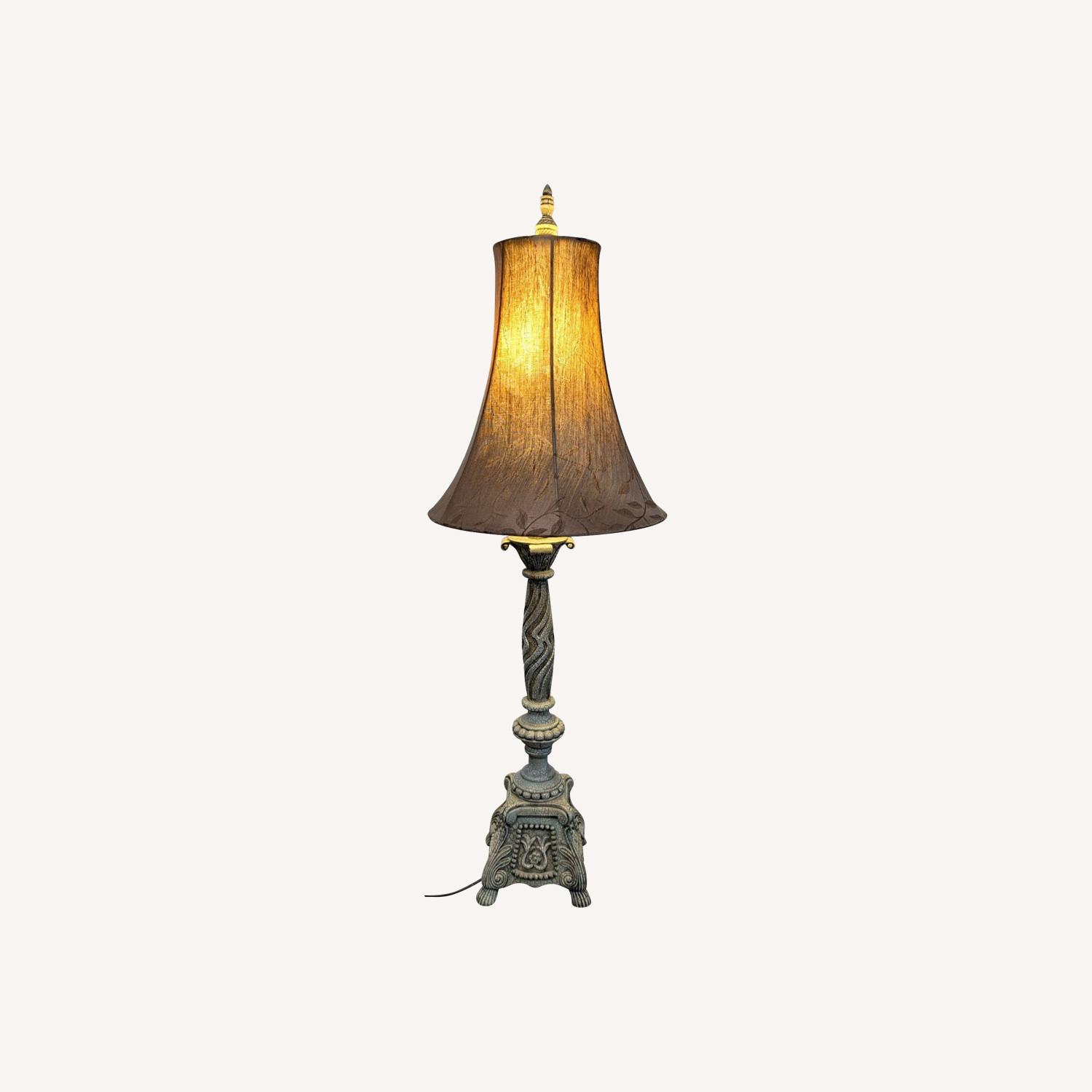 Vintage Style Table Lamp with Ornate Base - image-0