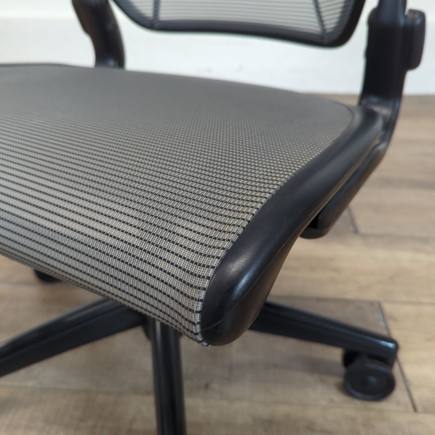 Human scale Different World Task Chair - image-5