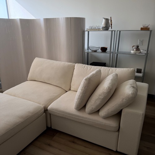 Used Comfy White 7th Avenue Modular Sectional  for sale on AptDeco