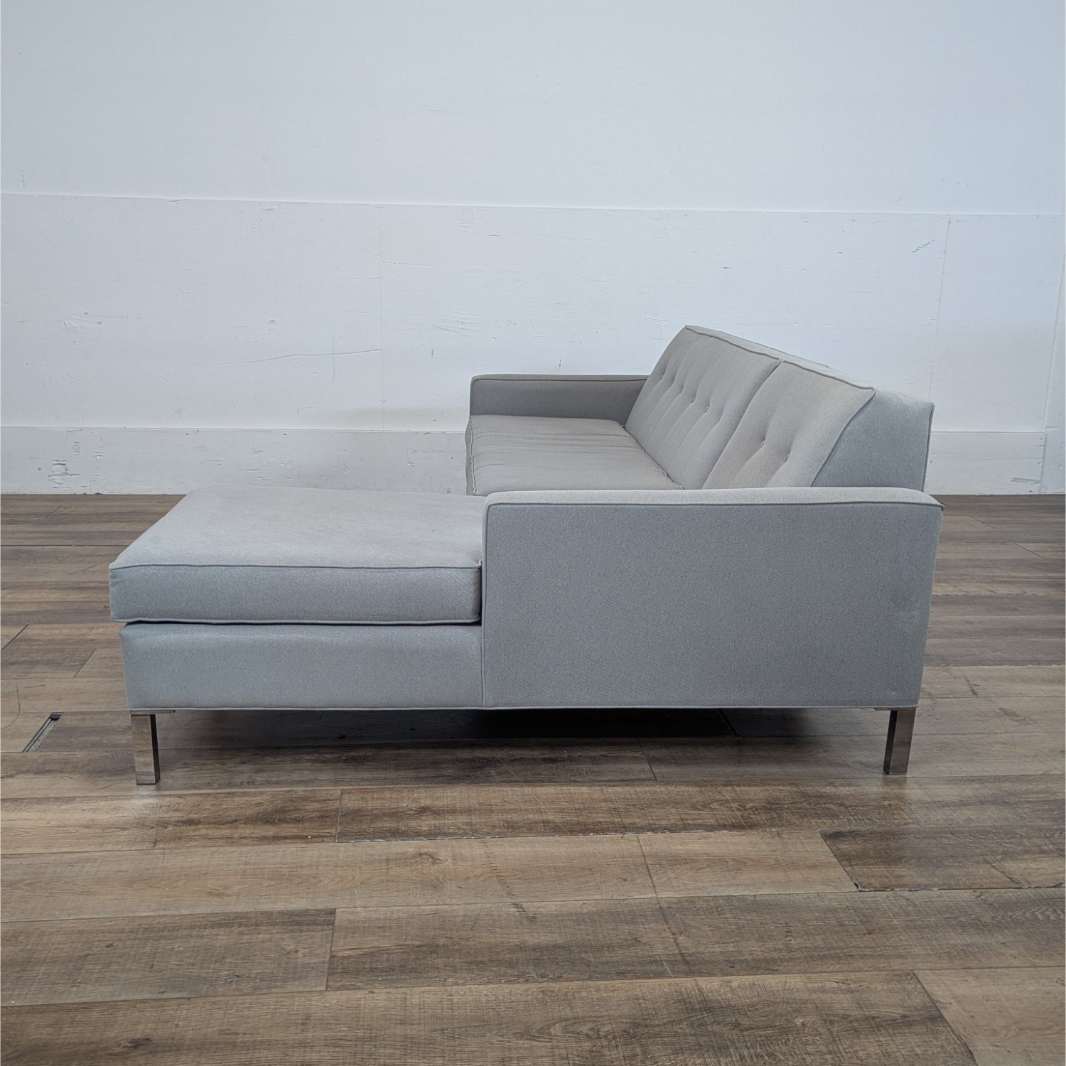 Modern Gray L-Shaped Sectional Sofa with Chaise	 - image-6