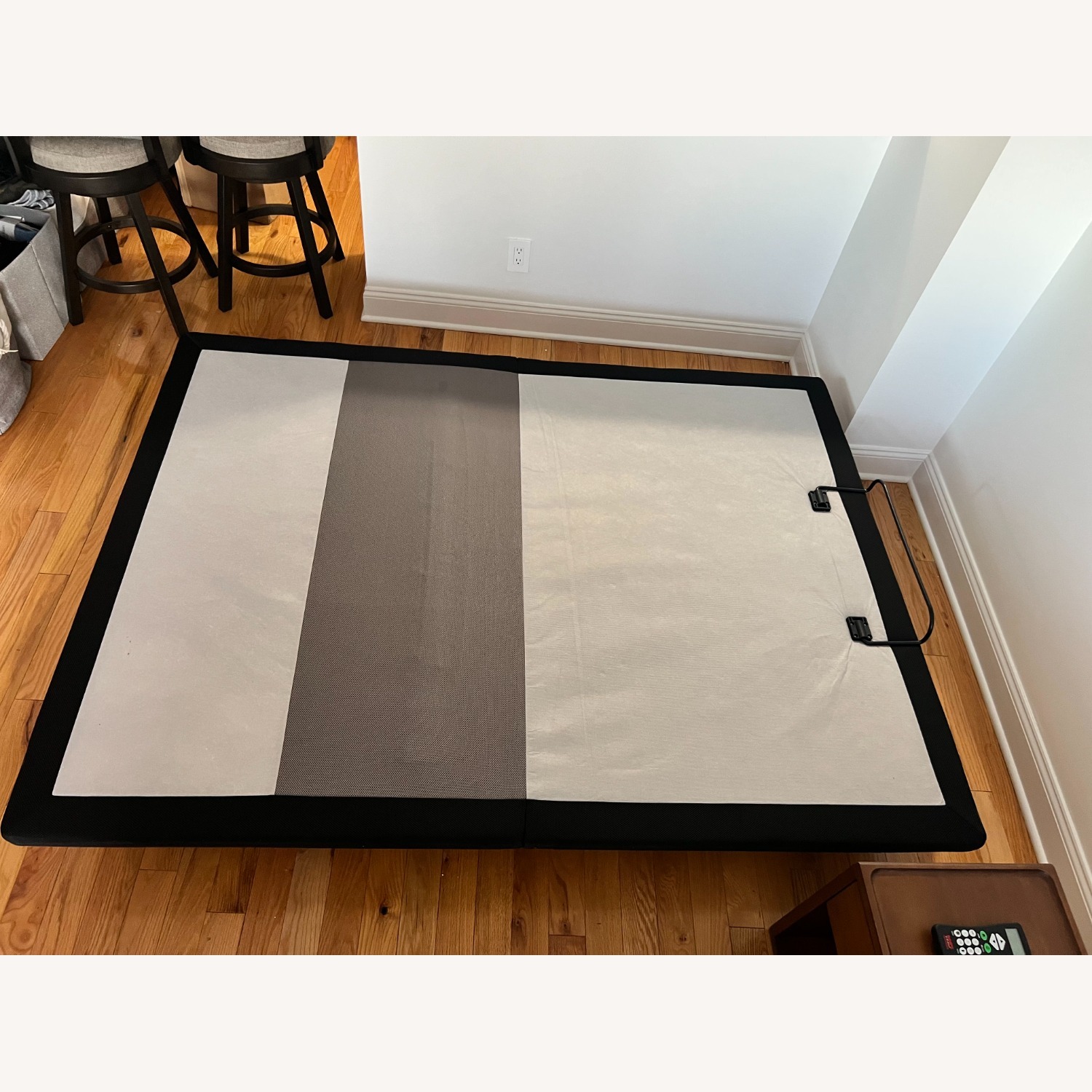 Bob's Furniture Ultra Queen Adjustable Base - image-3