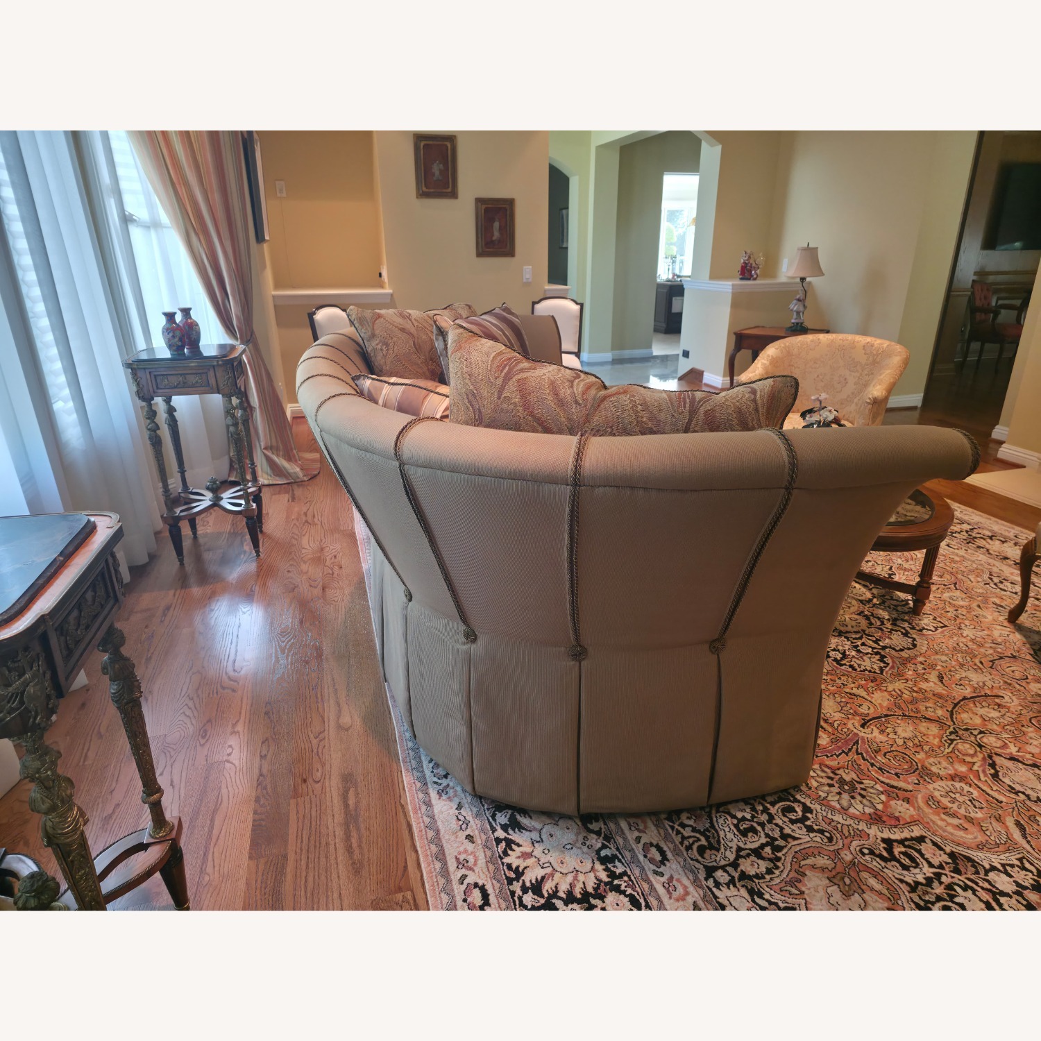 Henredon Allure Sofa H0002C - image-2