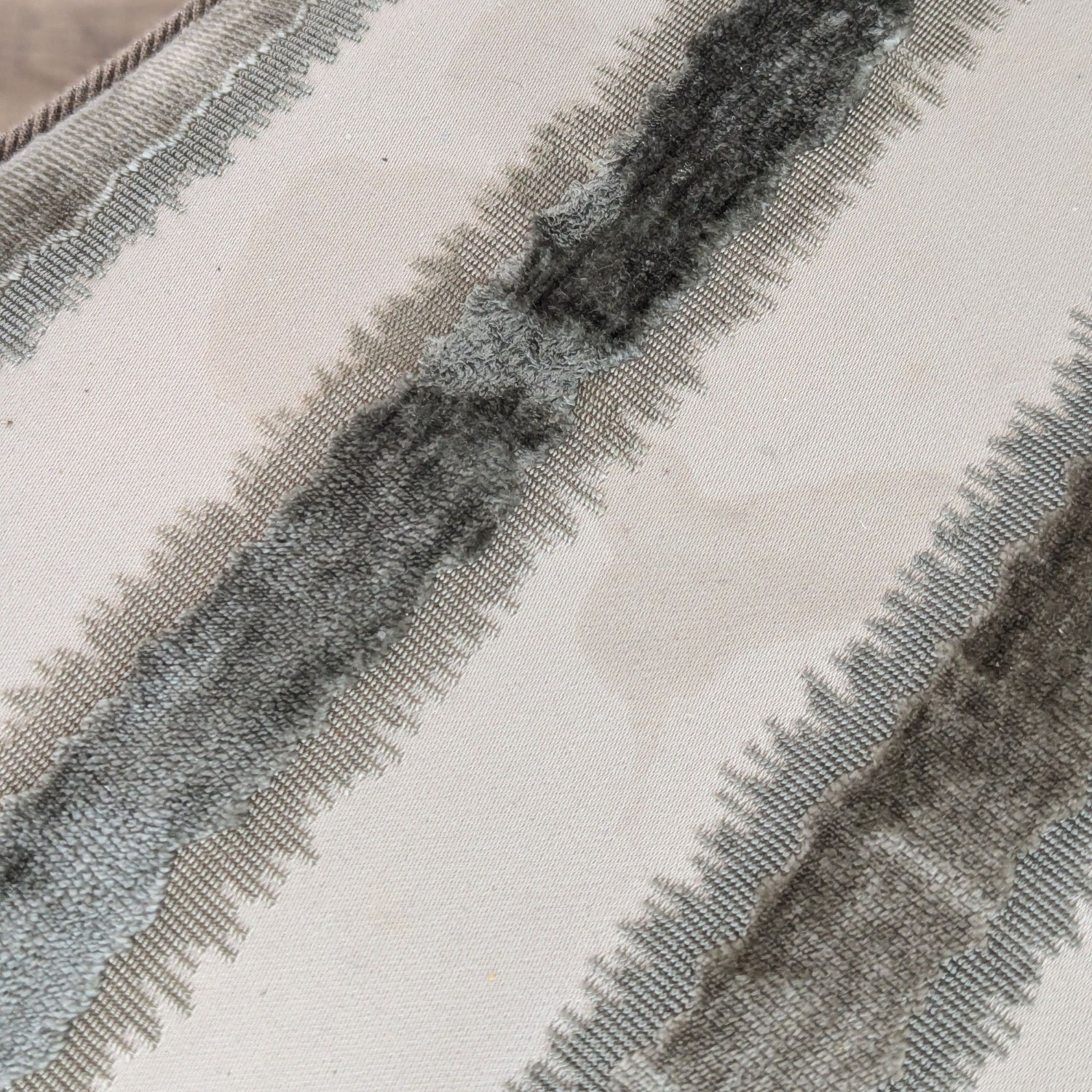 Minton-Spidell Dining Set - Table with 8 Chairs - image-11