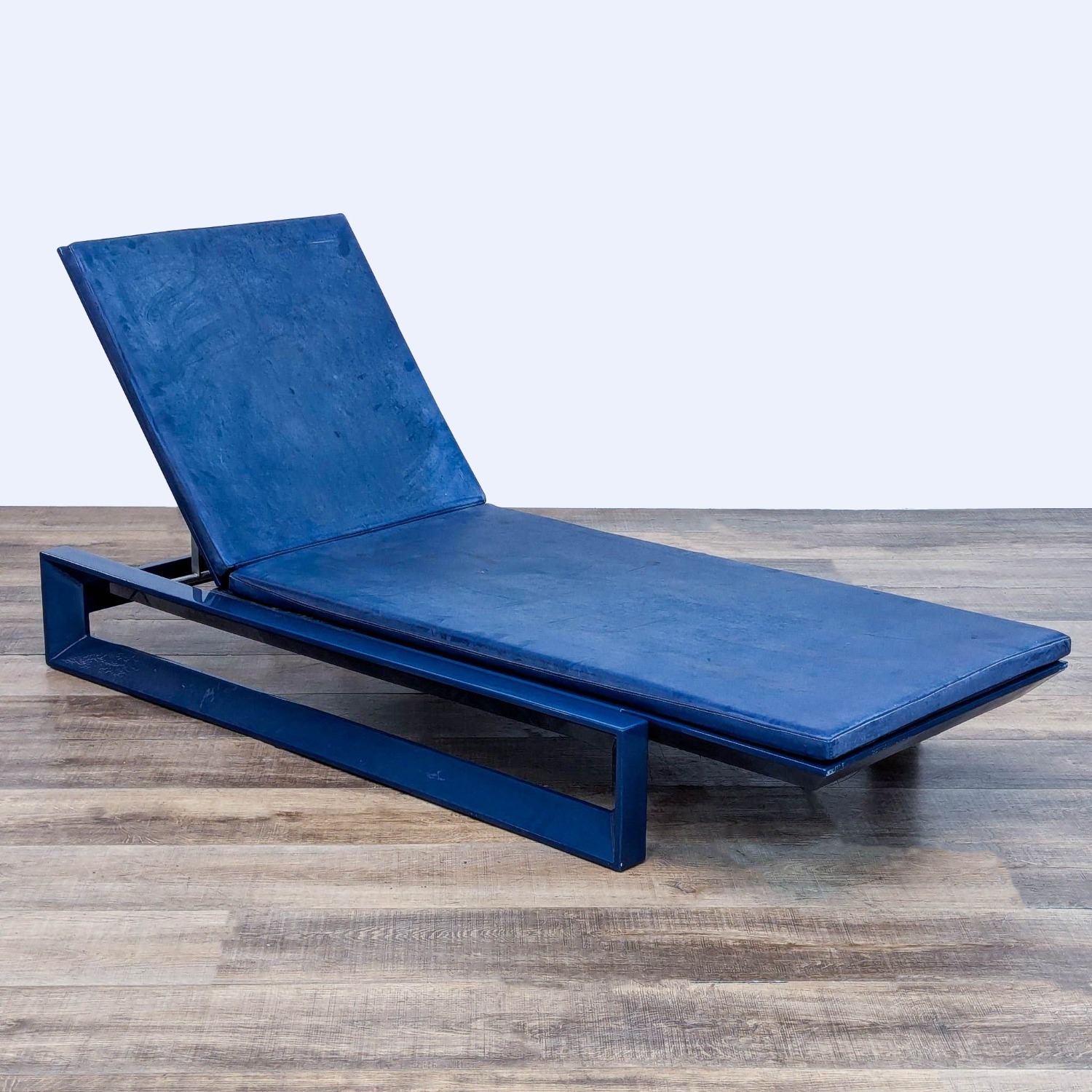 Condominium Frame Modern Outdoor Sun Lounge - image-0