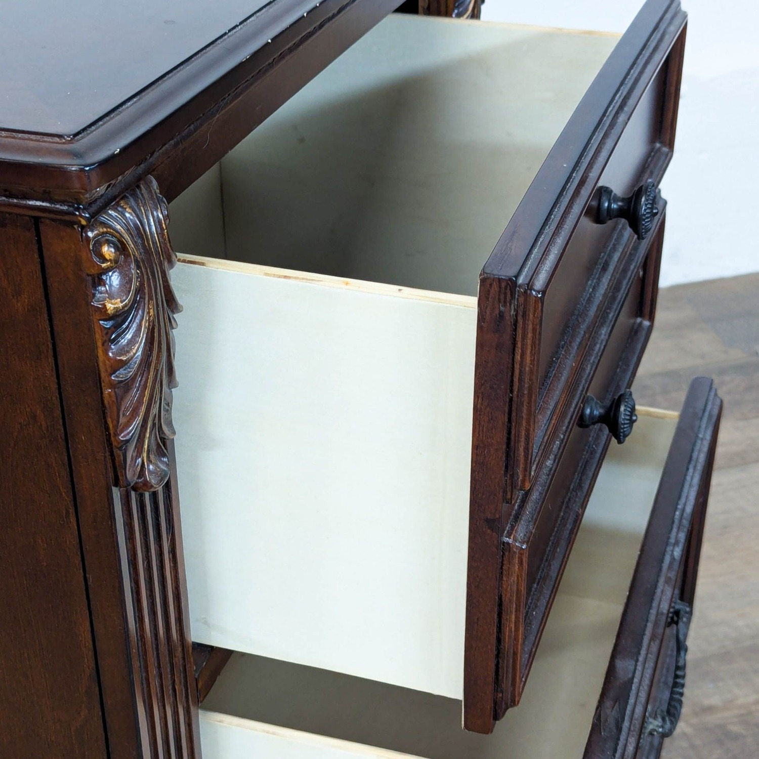 Ashley Furniture Leahlyn Nightstand - image-8