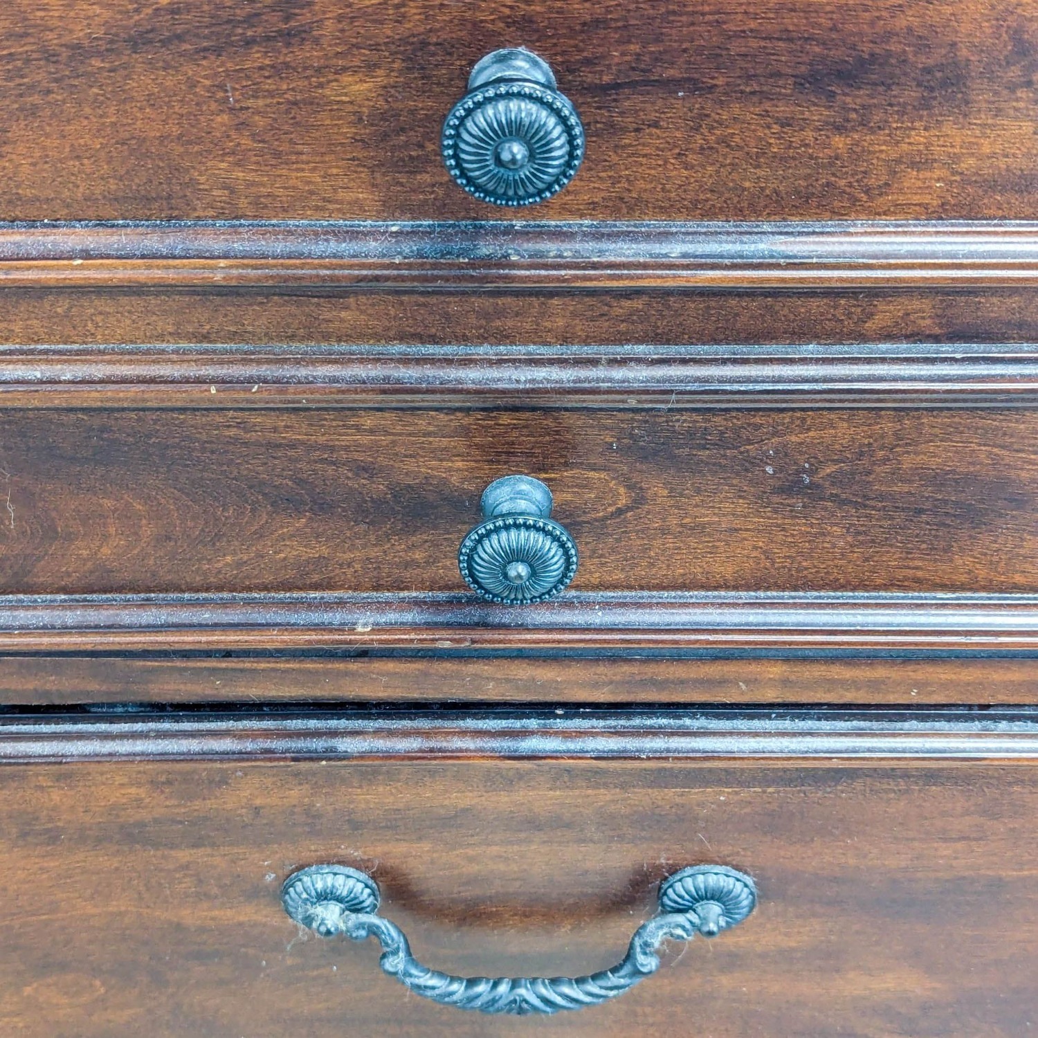 Ashley Furniture Leahlyn Nightstand - image-7