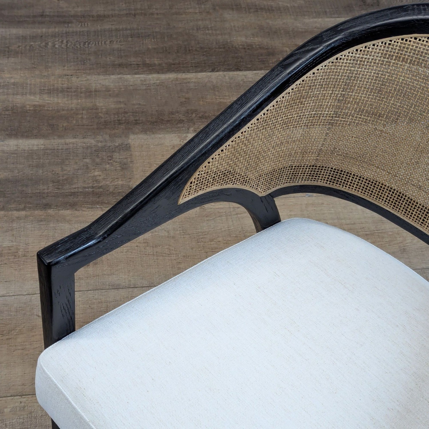 A Thais Saint Germain Round Modern - image-5