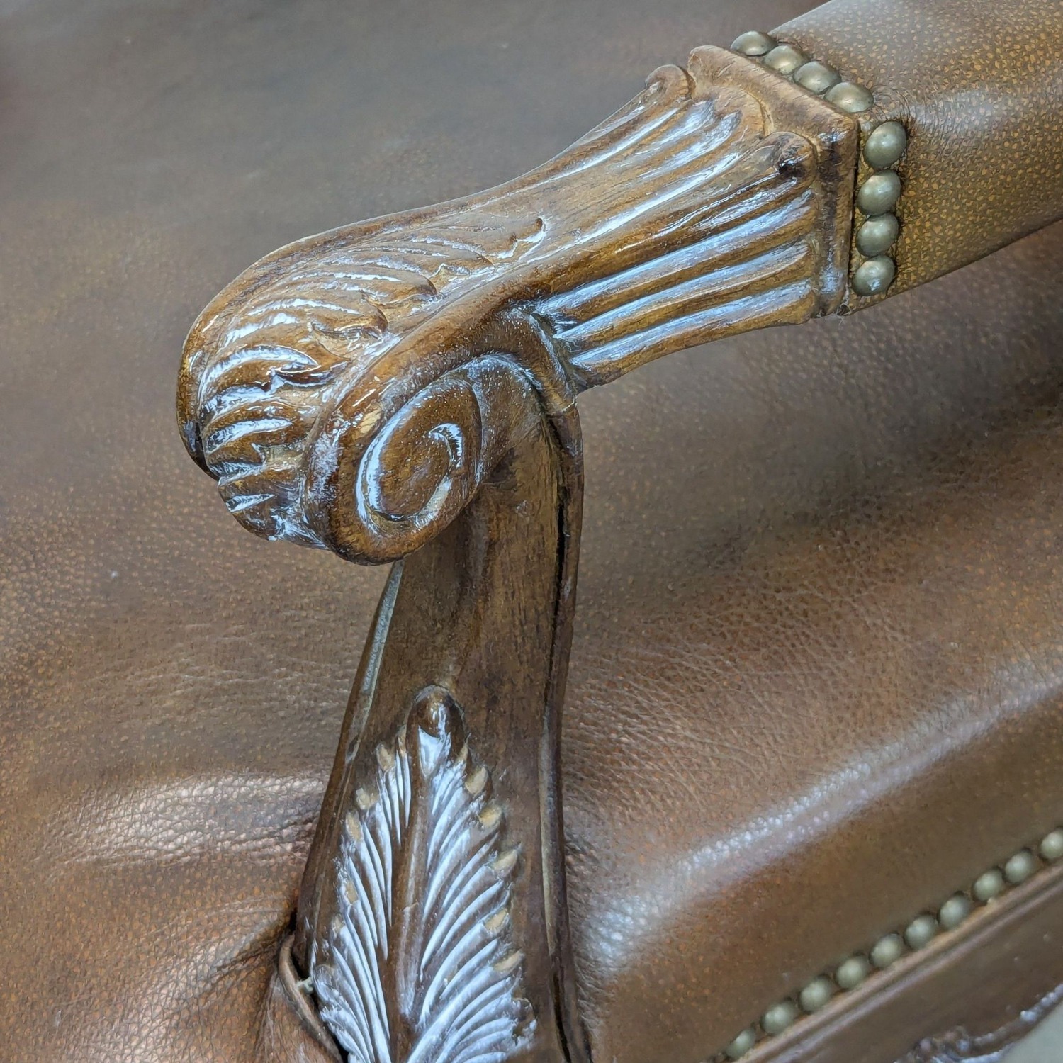  Clutter Victorian Style Armchair - image-5