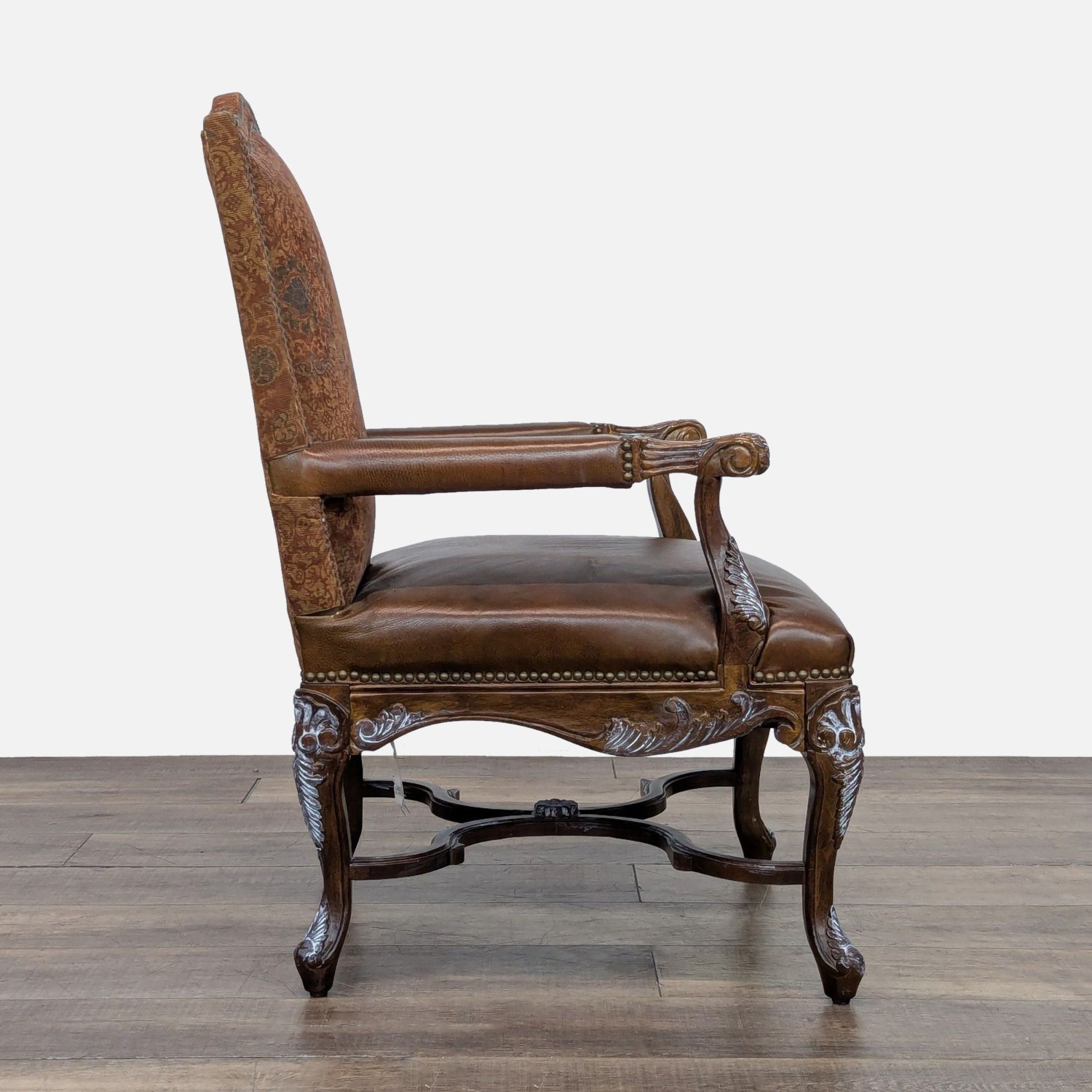  Clutter Victorian Style Armchair - image-2