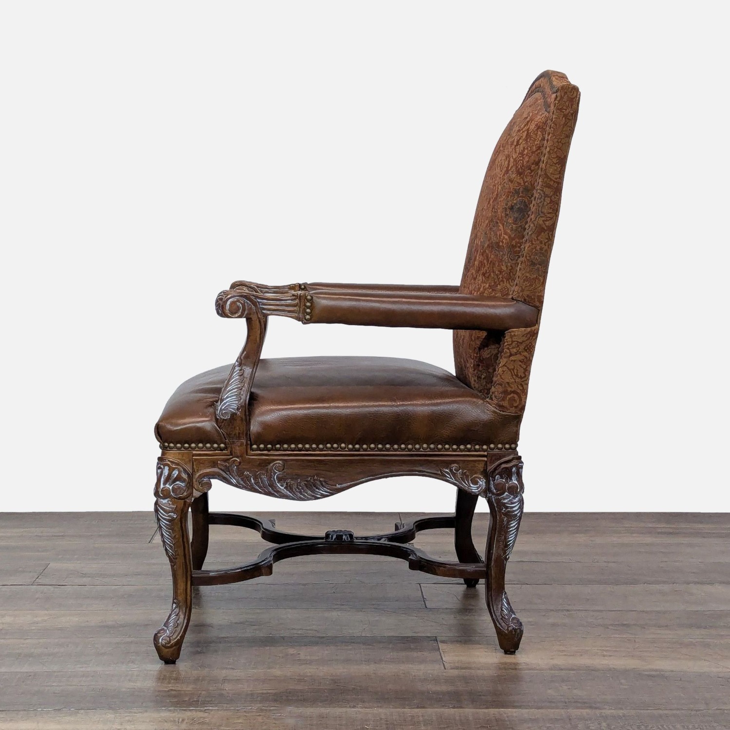  Clutter Victorian Style Armchair - image-4