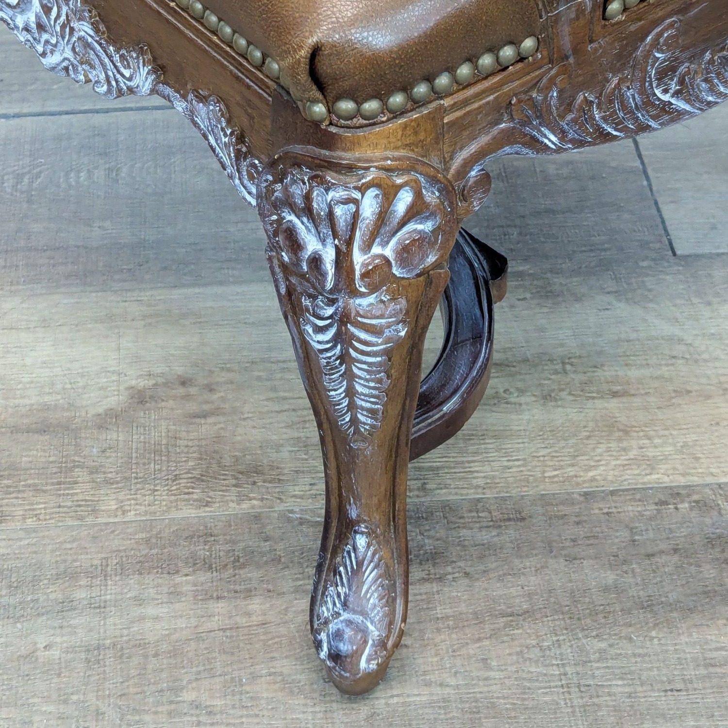  Clutter Victorian Style Armchair - image-6