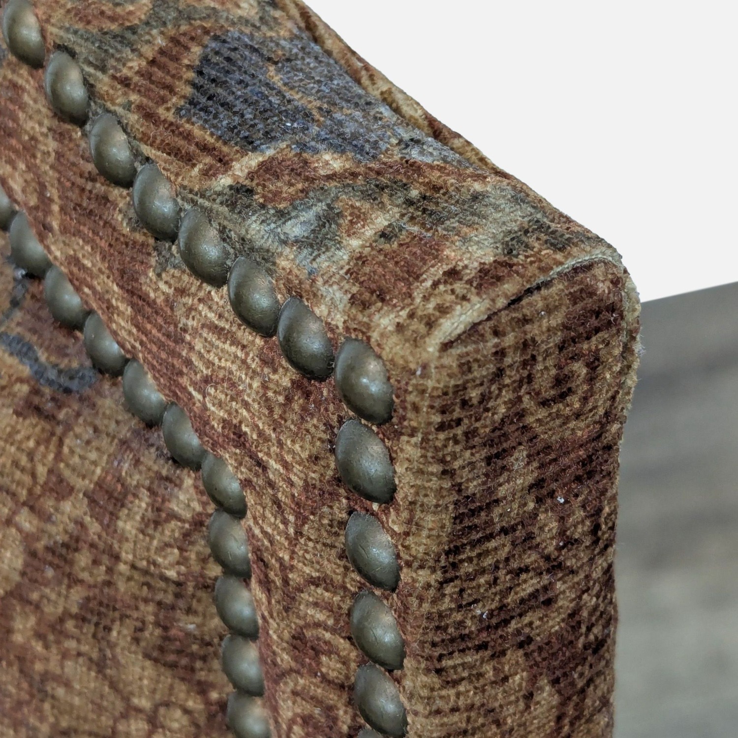  Clutter Victorian Style Armchair - image-7