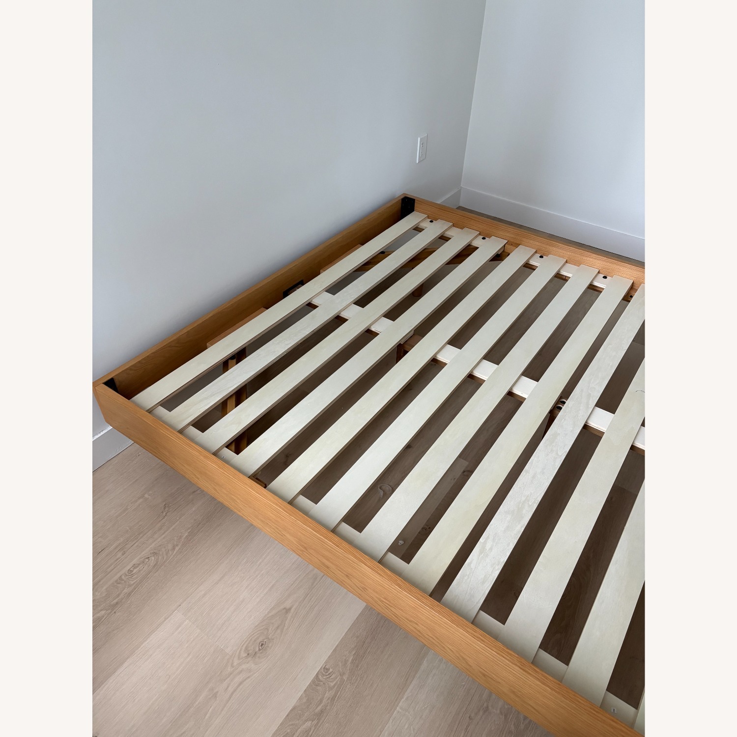 Article Basi Light Brown Wood Queen Bed - image-2