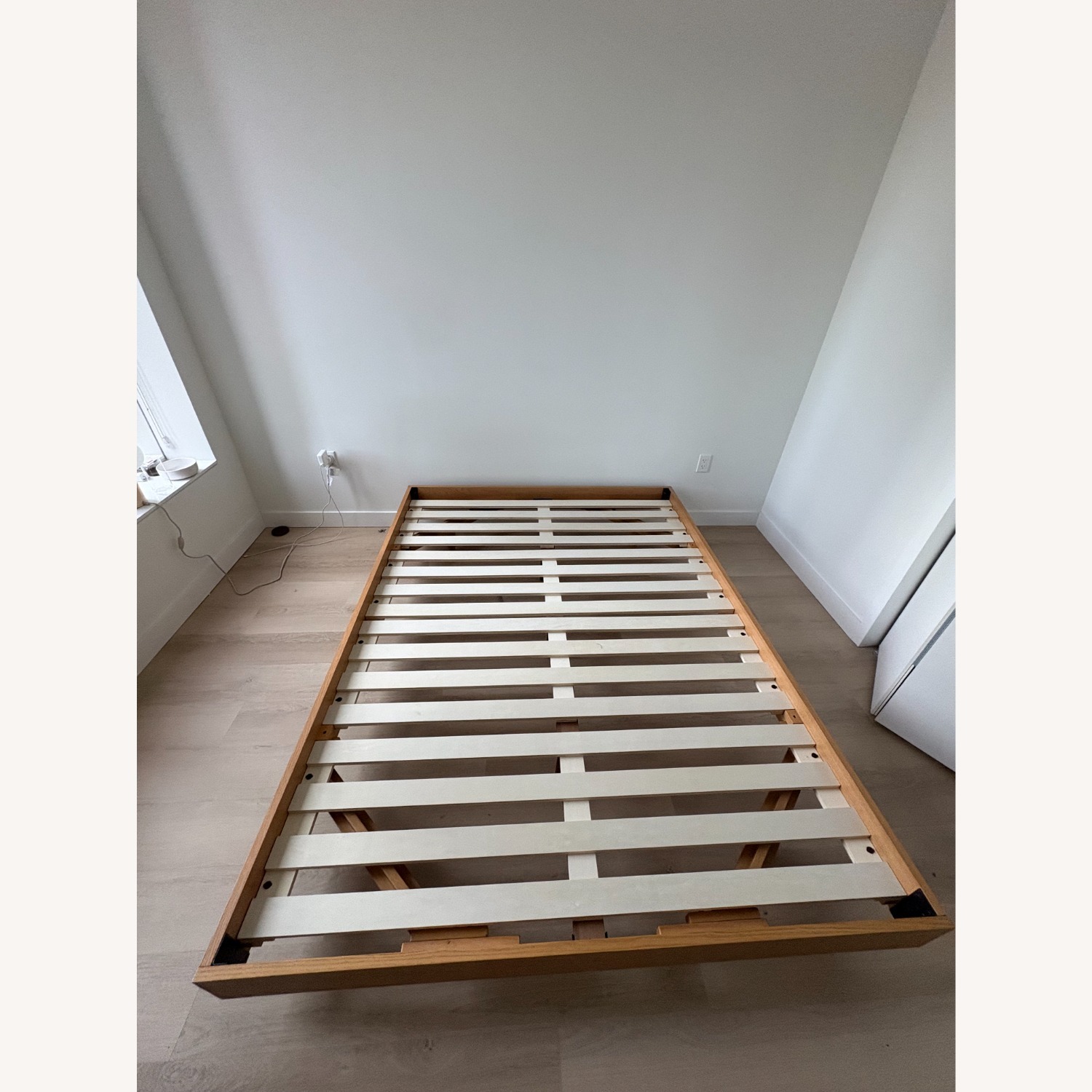 Article Basi Light Brown Wood Queen Bed - image-3