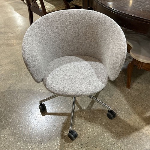 Used Hem Kendo Swivel Office Chair 5-star On Castors for sale on AptDeco